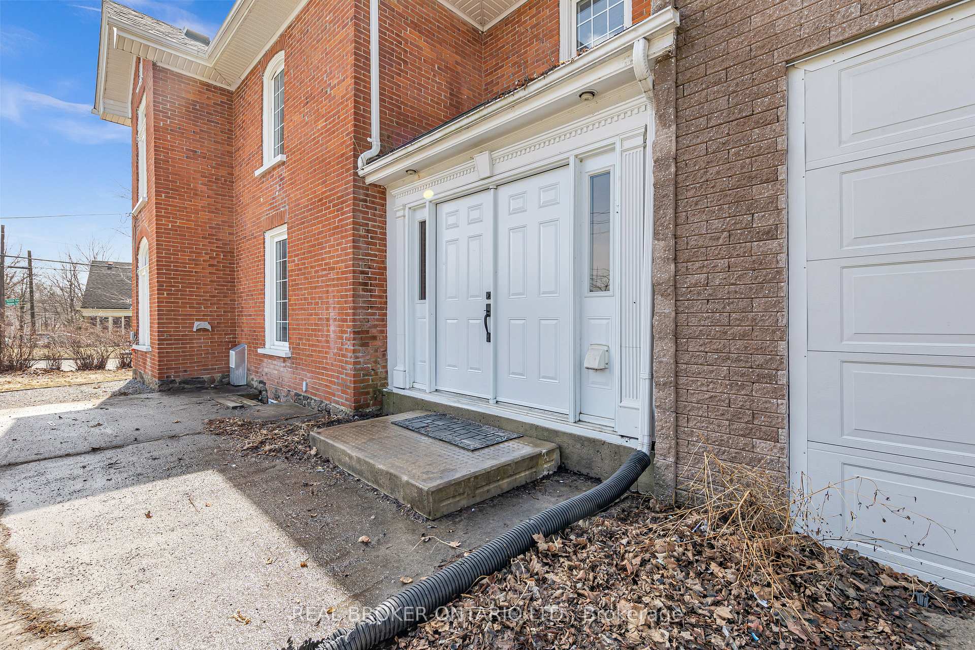 52 Victoria Avenue N MAIN, Peterborough — photo 5 of 5