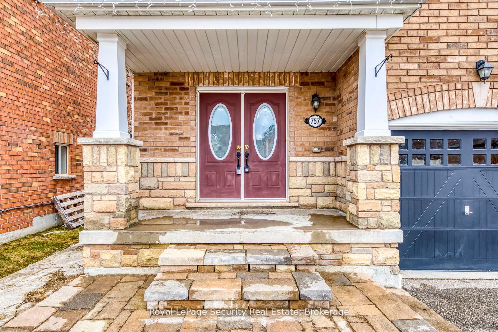 757 Halbert Drive, Shelburne — photo 2 of 5