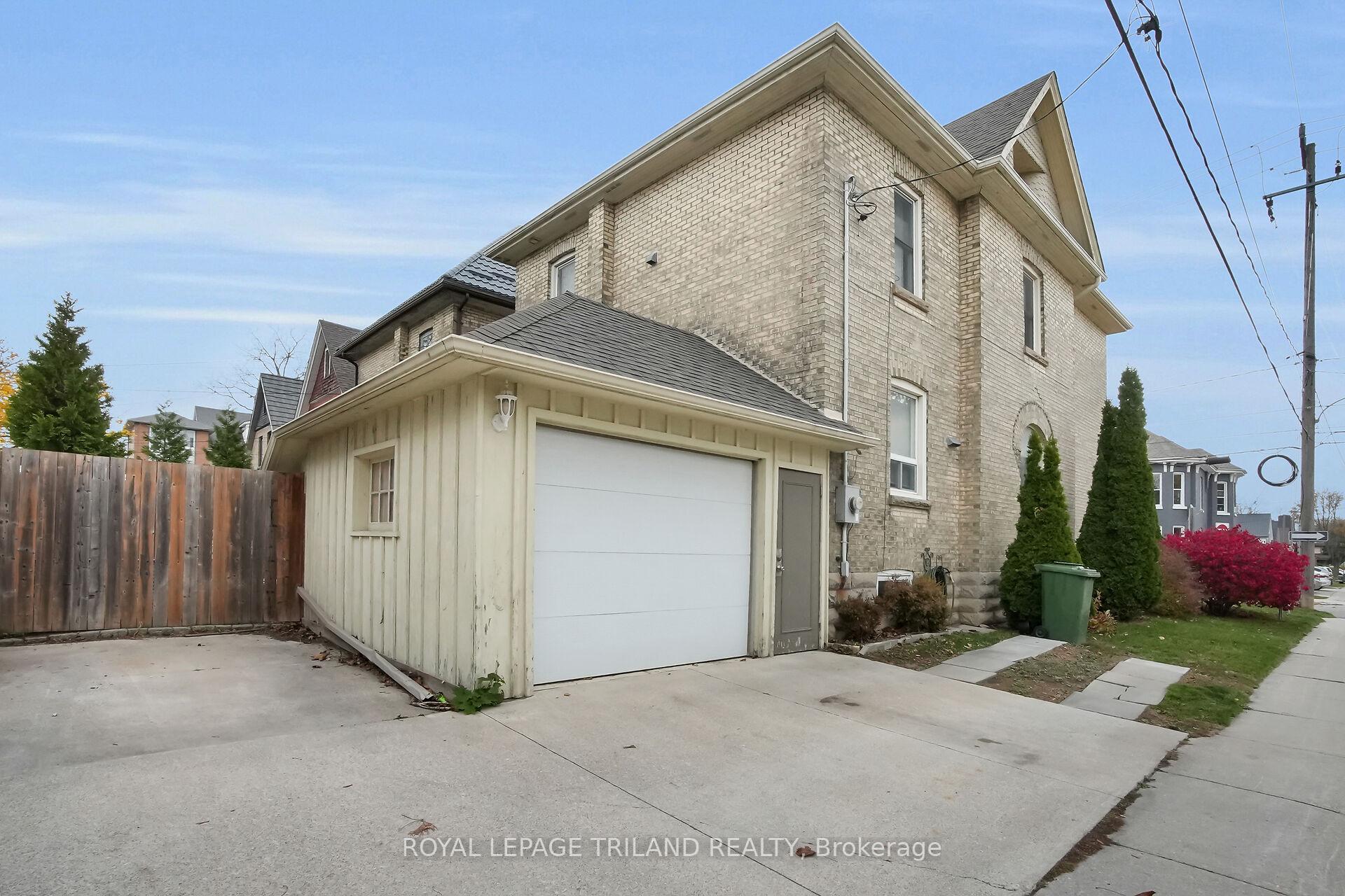 40 Metcalfe Street, St. Thomas — photo 3 of 5