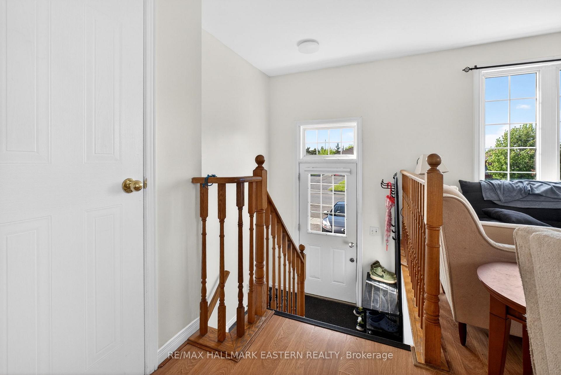 285 Towerhill Road, Peterborough — photo 4 of 5