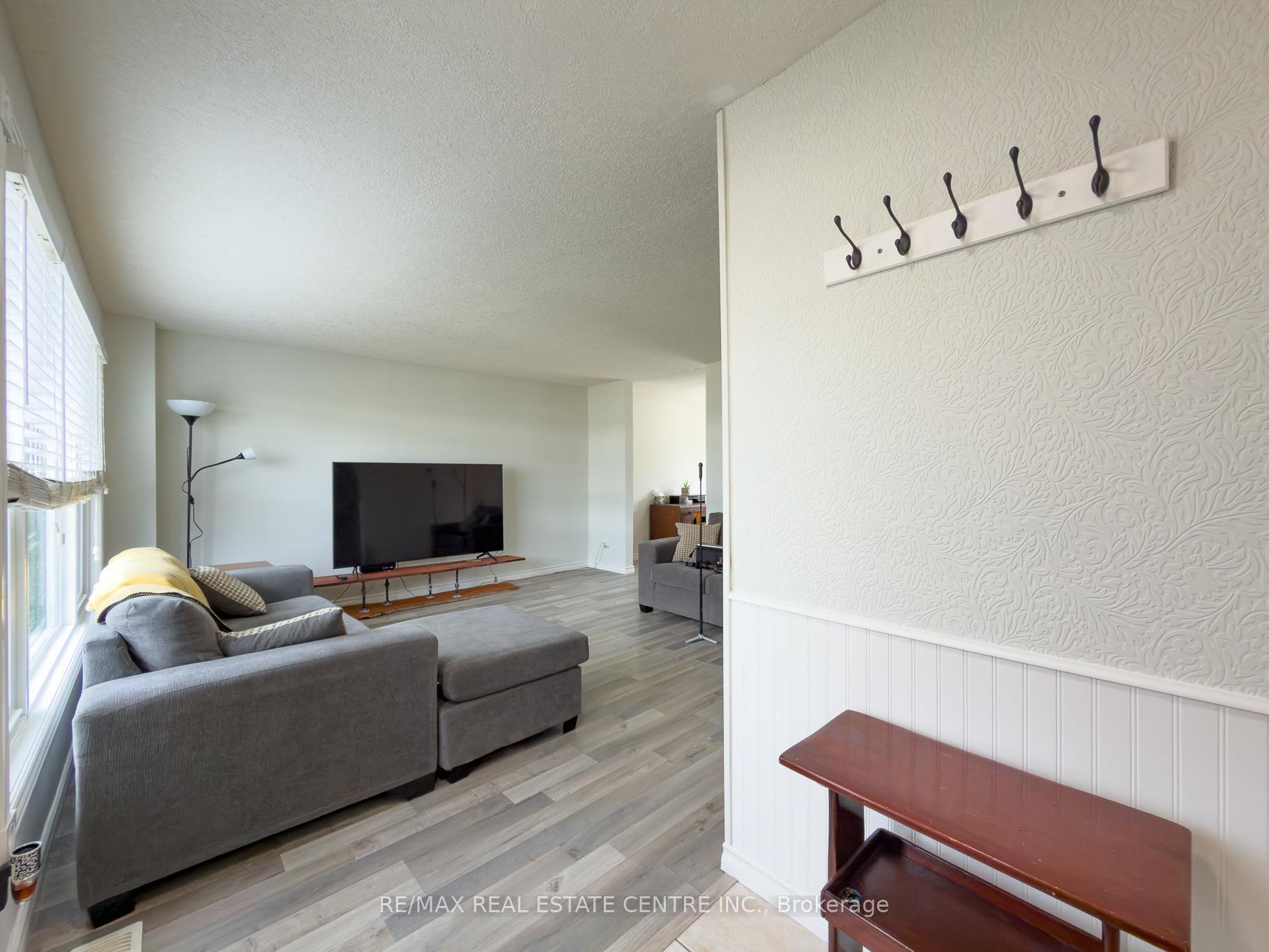 724 Parkview Crescent, Cambridge — photo 5 of 5