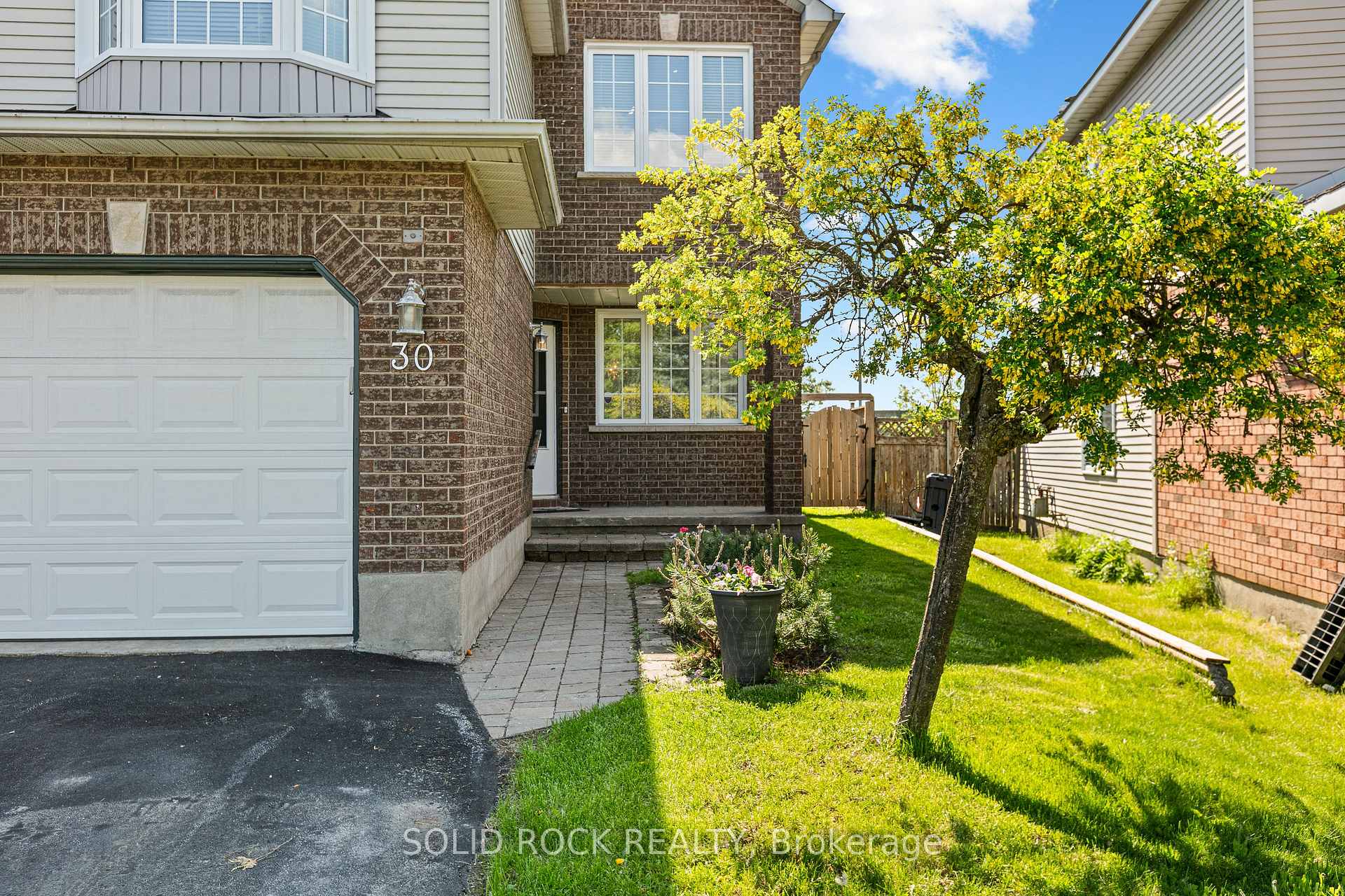 30 Rowe Drive, Kanata — photo 2 of 5