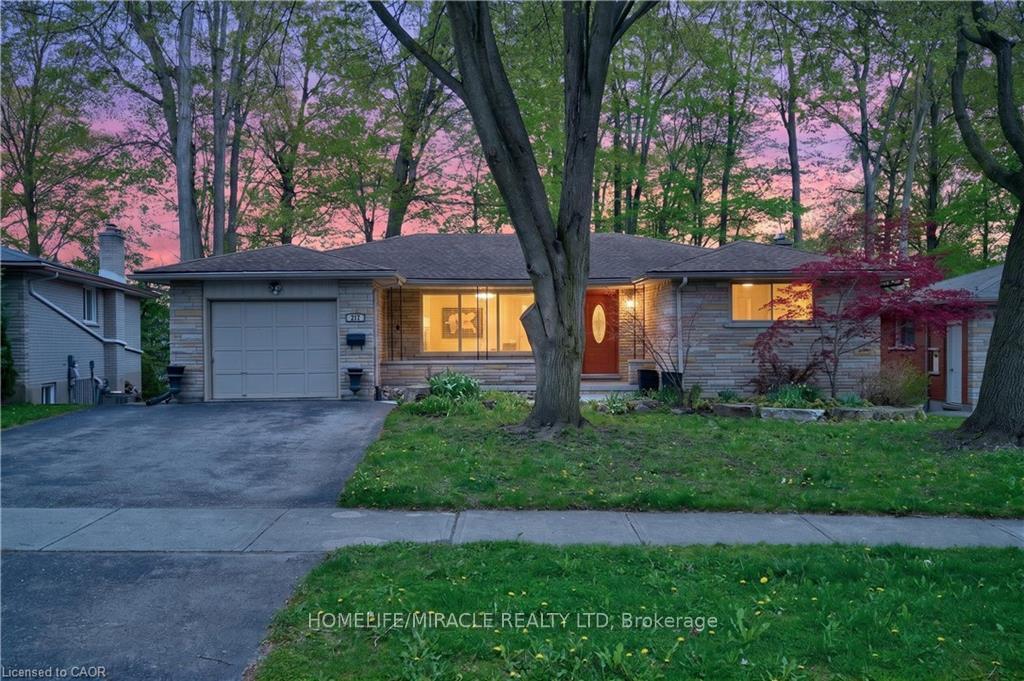 217 Pinegrove Crescent, Waterloo, ON N2L 4V2 — Waterloo, Ontario
