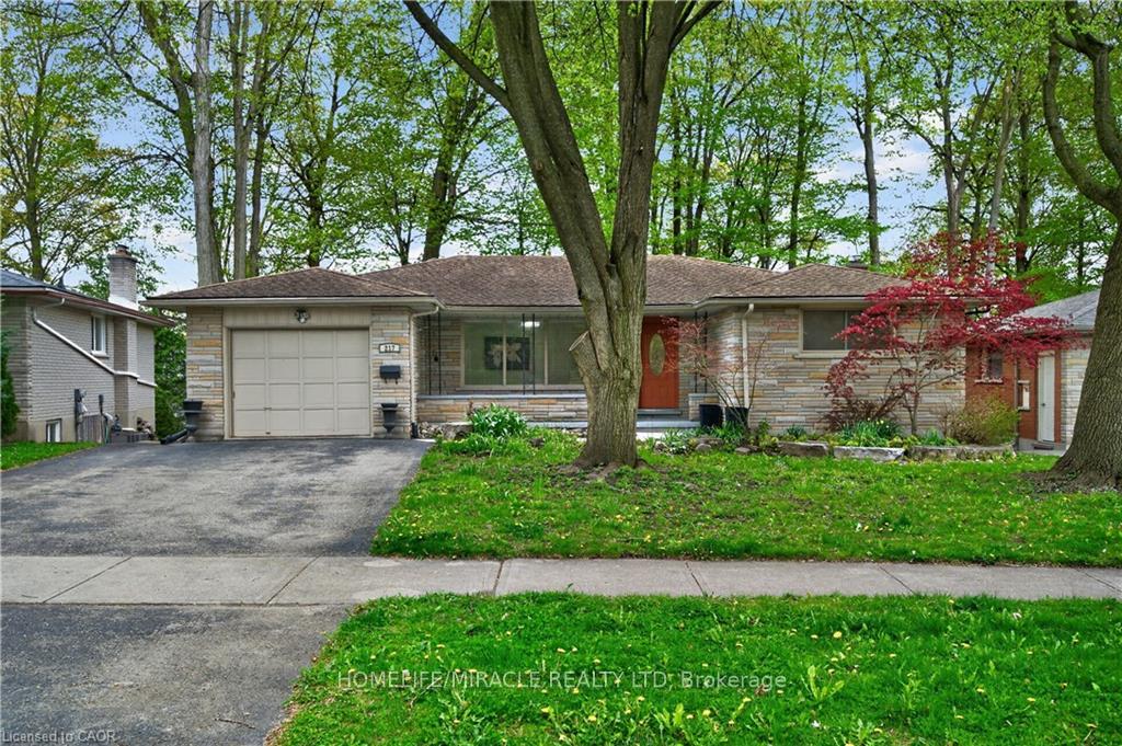 217 Pinegrove Crescent, Waterloo — photo 2 of 5