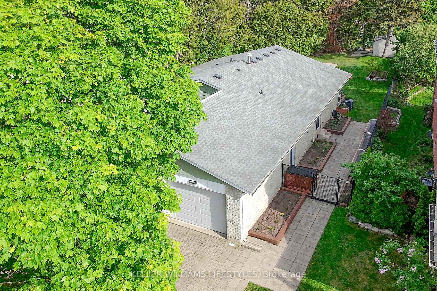 373 Blackacres Boulevard, London North — photo 2 of 5