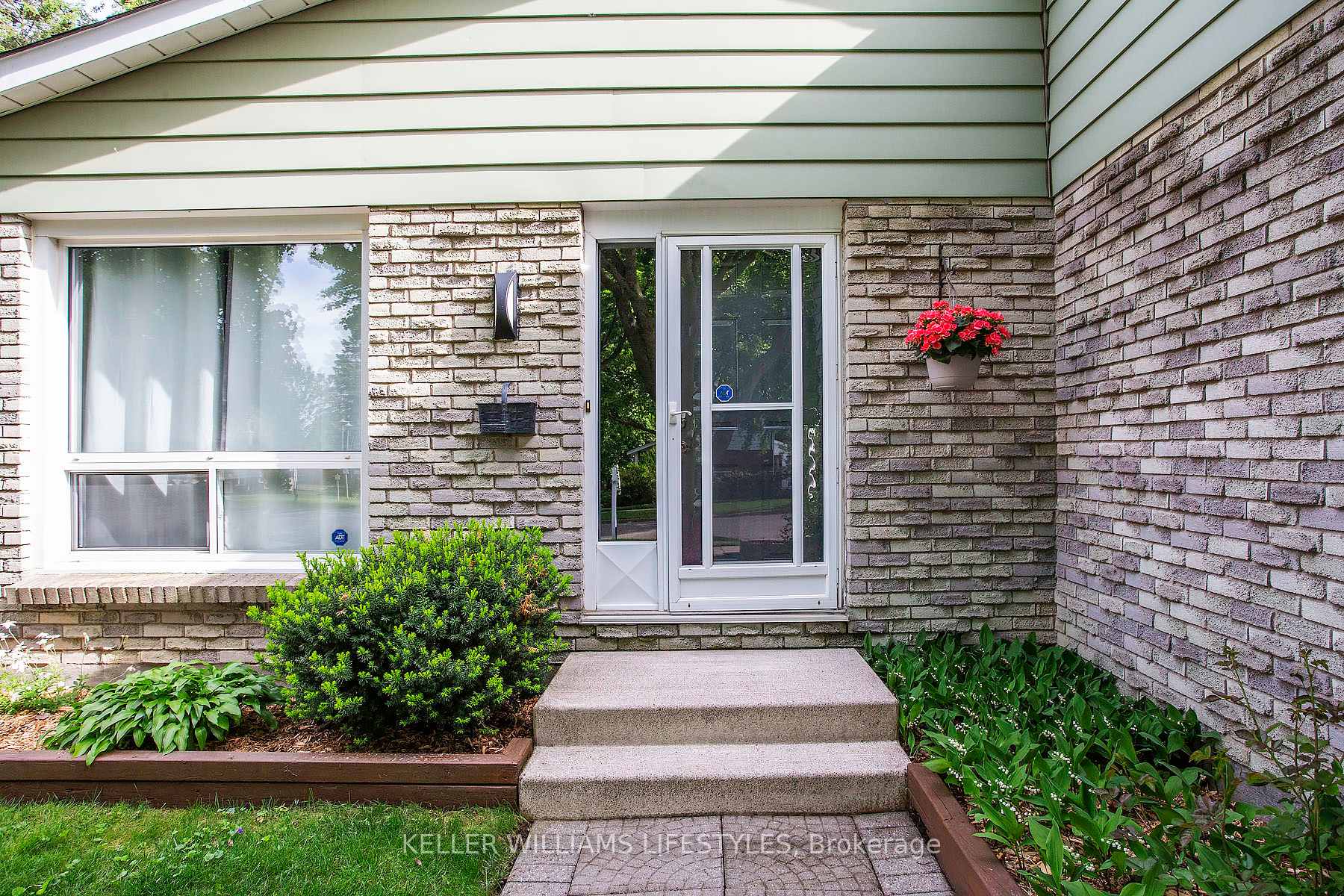 373 Blackacres Boulevard, London North — photo 3 of 5