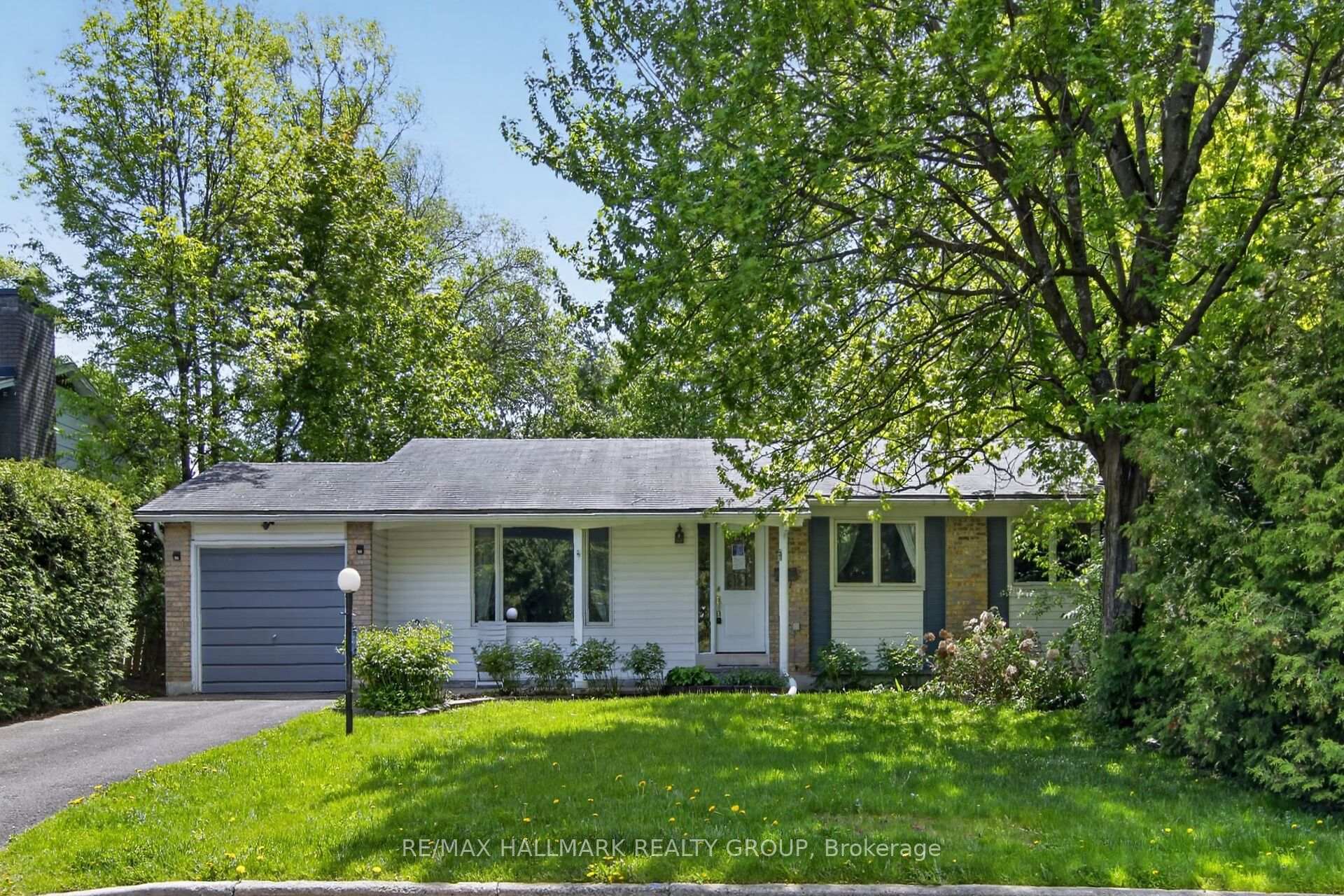 41 Parkmount Crescent, South of Baseline to Knoxdale, ON K2H 5T3 — South of Baseline to Knoxdale, Ontario