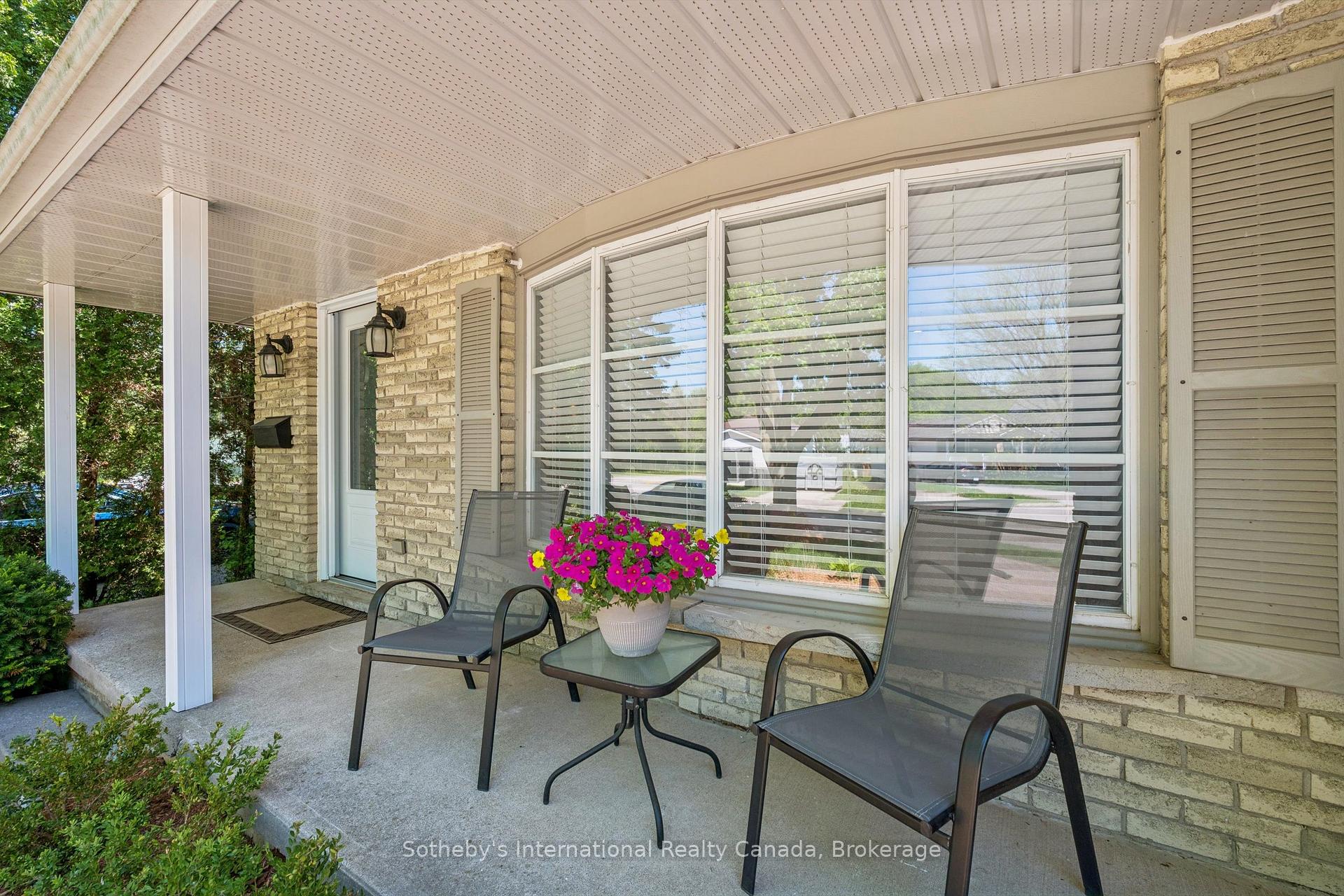 401 Midwood Crescent, Waterloo — photo 3 of 5