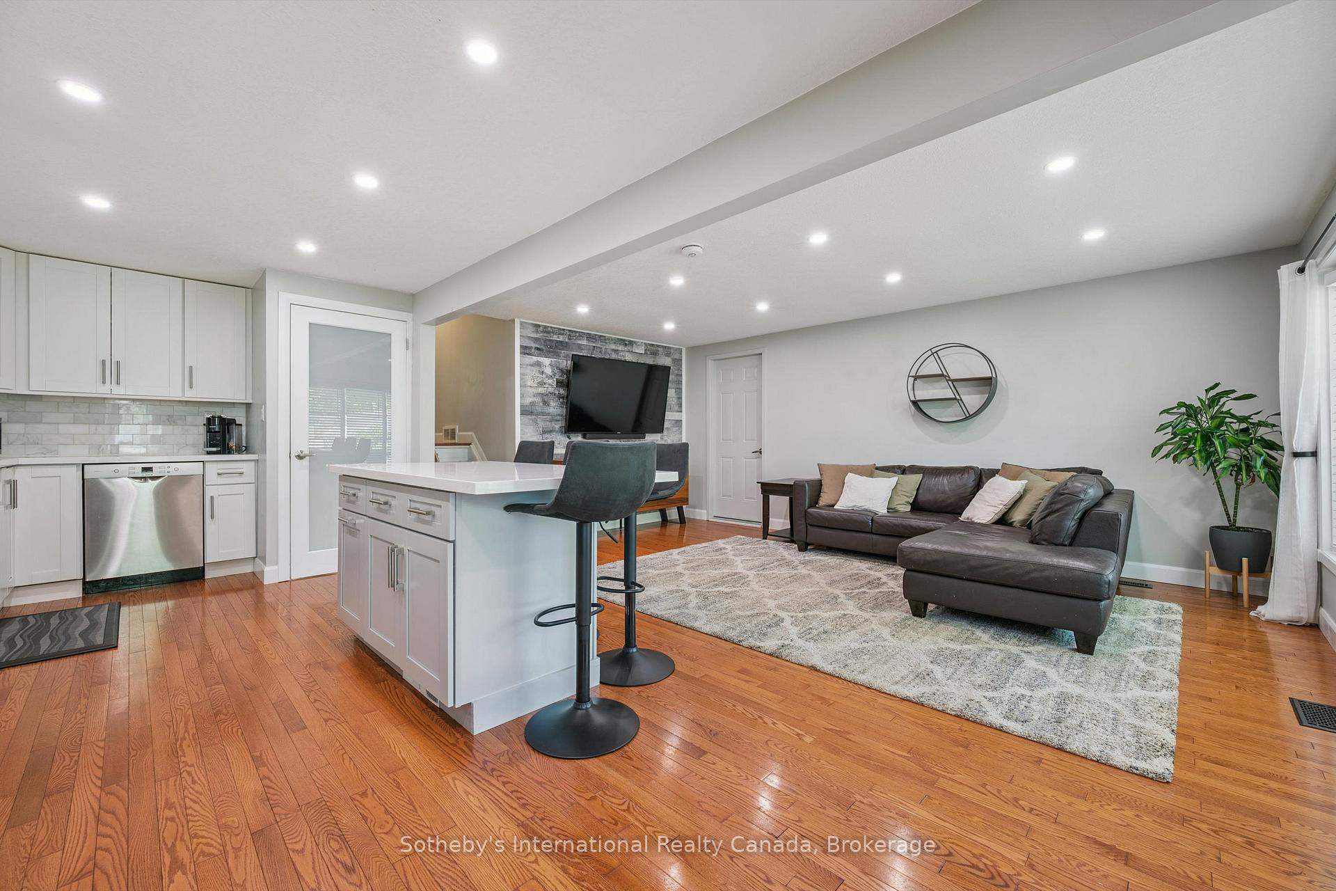 401 Midwood Crescent, Waterloo — photo 4 of 5