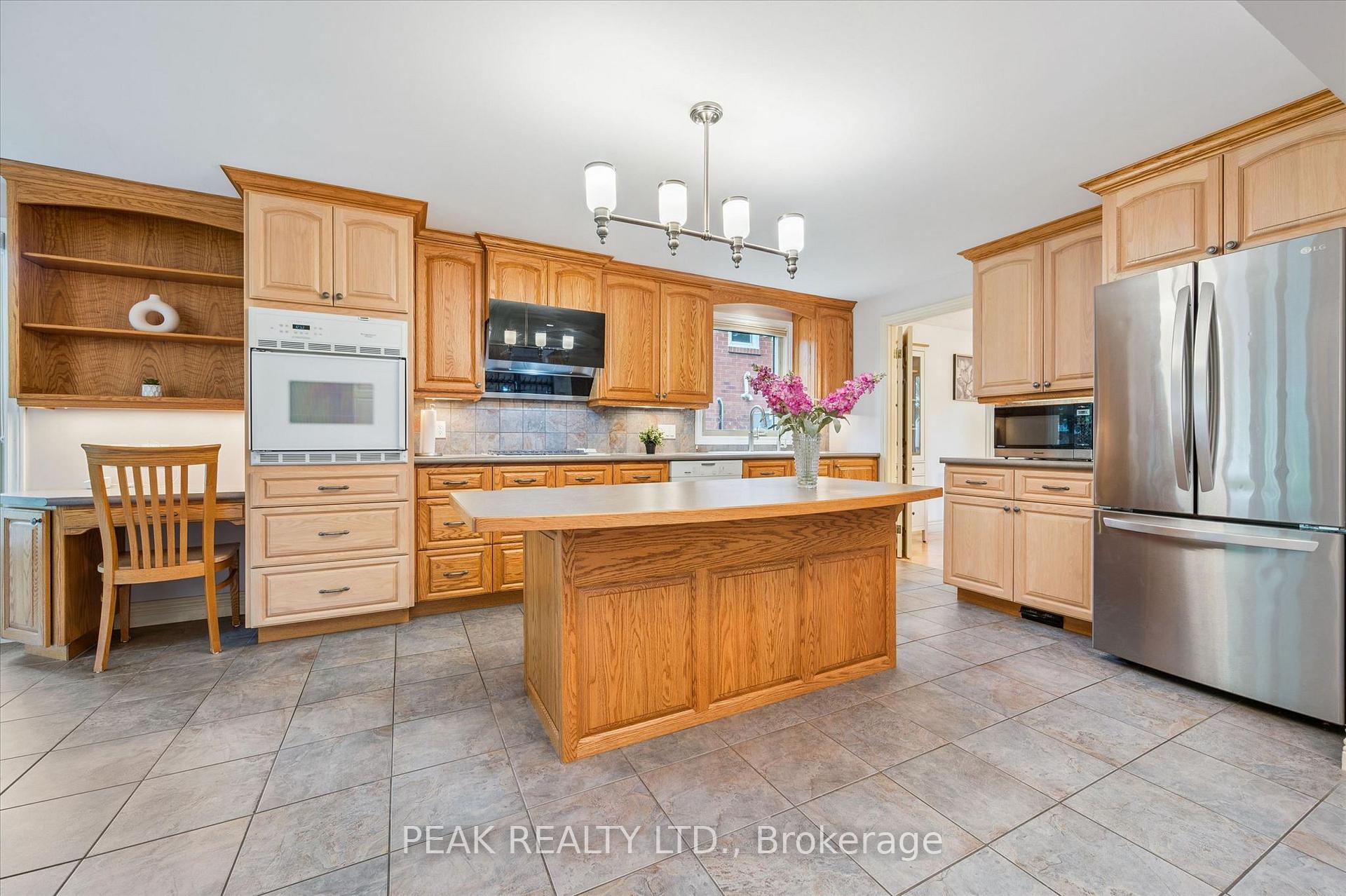 459 BELGREEN Way, Waterloo — photo 4 of 5