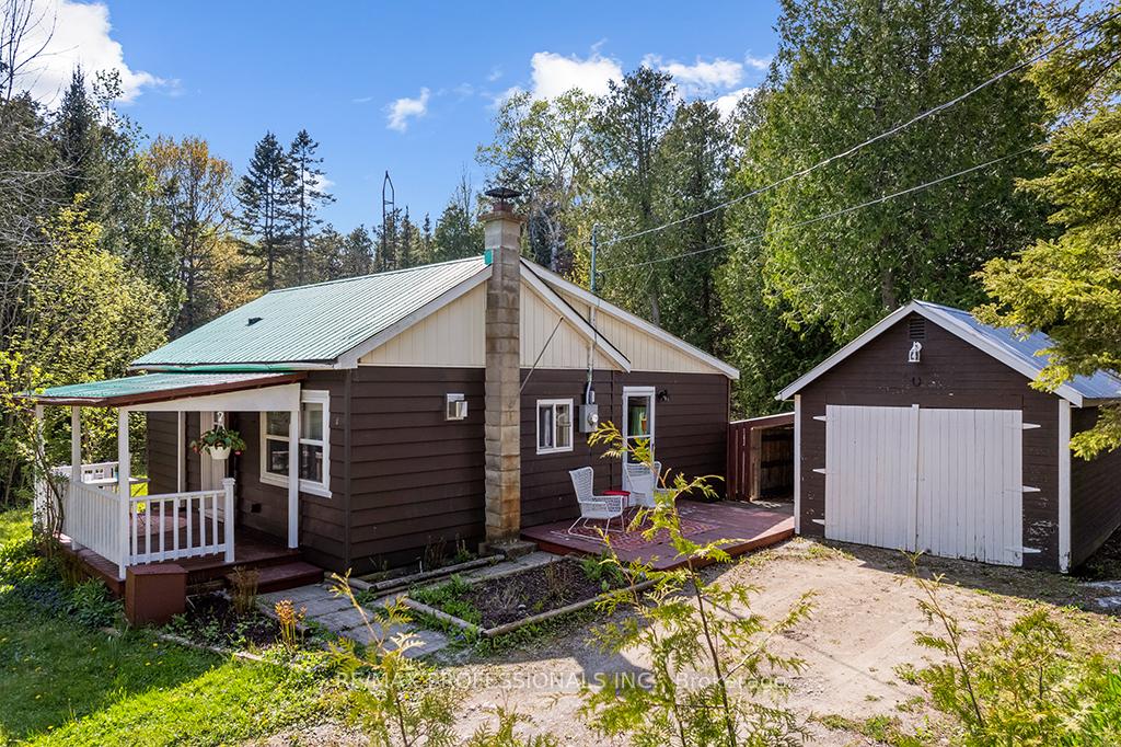 23 Woodstock Avenue, Northern Bruce Peninsula — photo 4 of 5