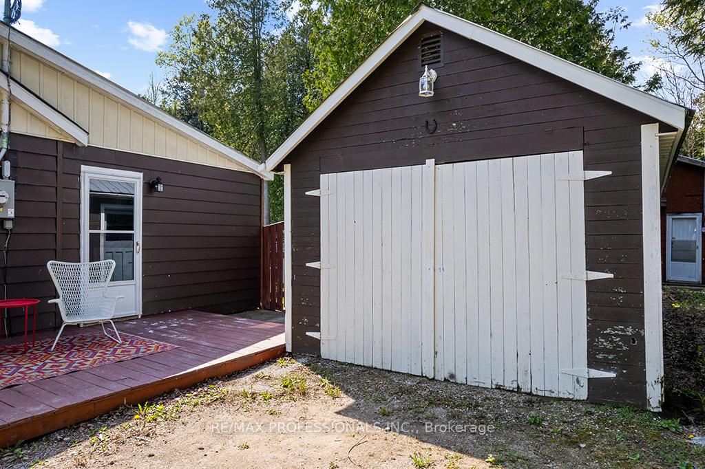 23 Woodstock Avenue, Northern Bruce Peninsula — photo 5 of 5