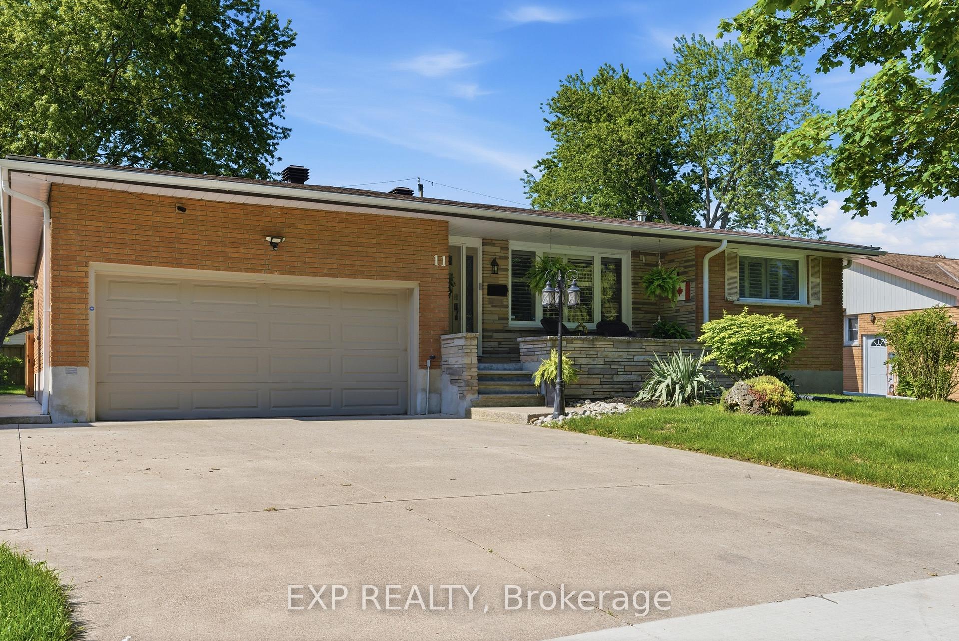 11 Martha Court, Welland — photo 2 of 5