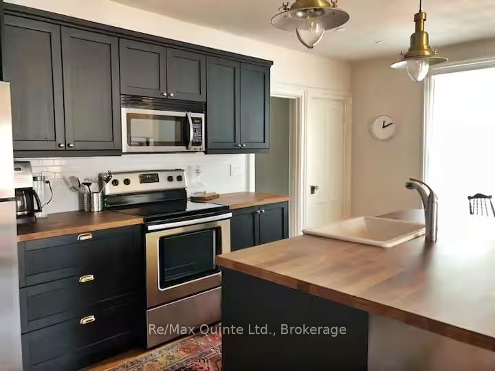 41 Hill Street, Prince Edward County — photo 3 of 5