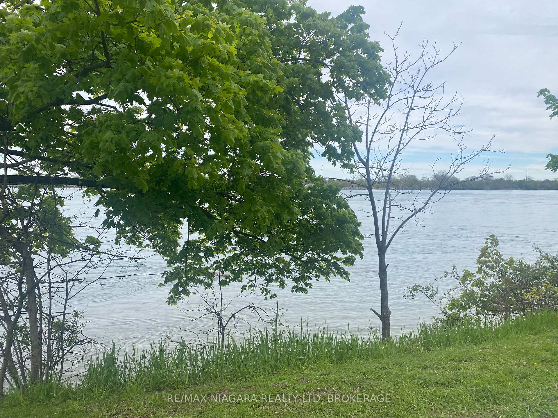 735 Niagara Boulevard, Fort Erie — photo 4 of 5