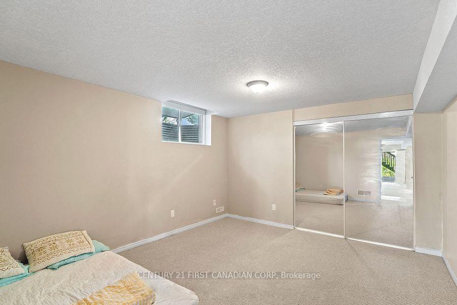 1841 Foxwood Avenue walkout  basement, London North — photo 5 of 5