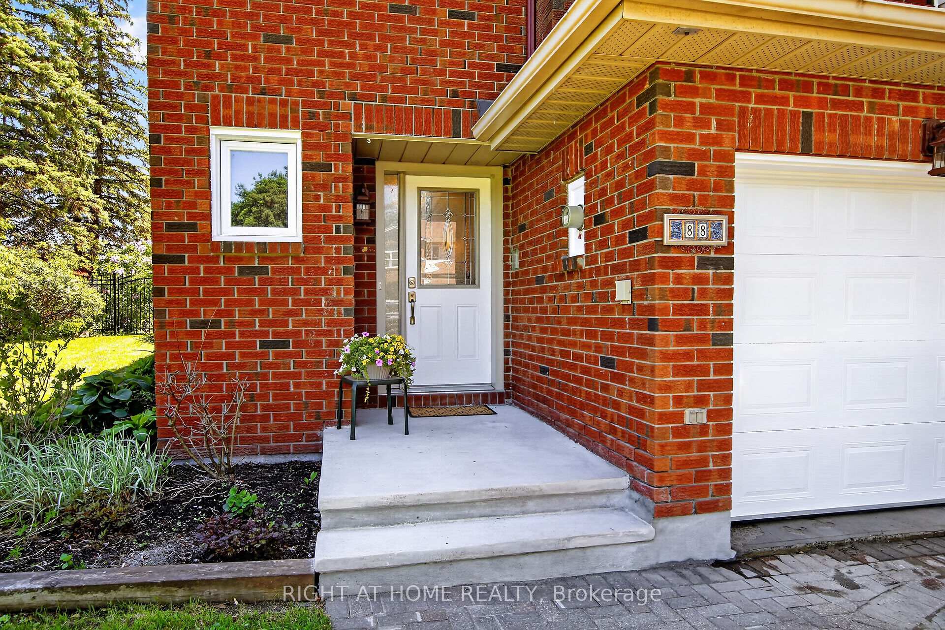 88 Furlong Crescent, Kanata, ON K2M 2H9 — Kanata, Ontario