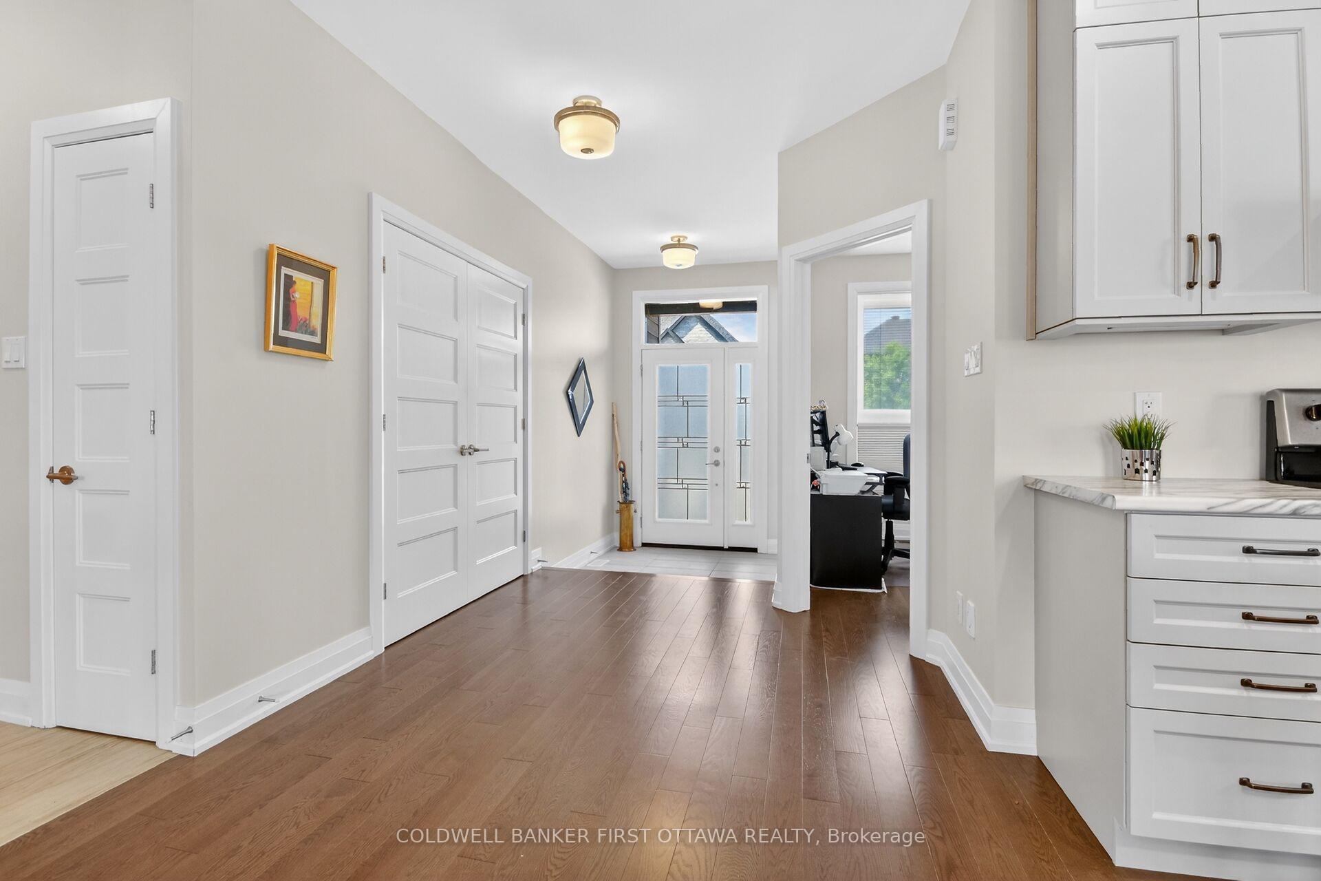 124 Lyon Street E, Russell — photo 3 of 5