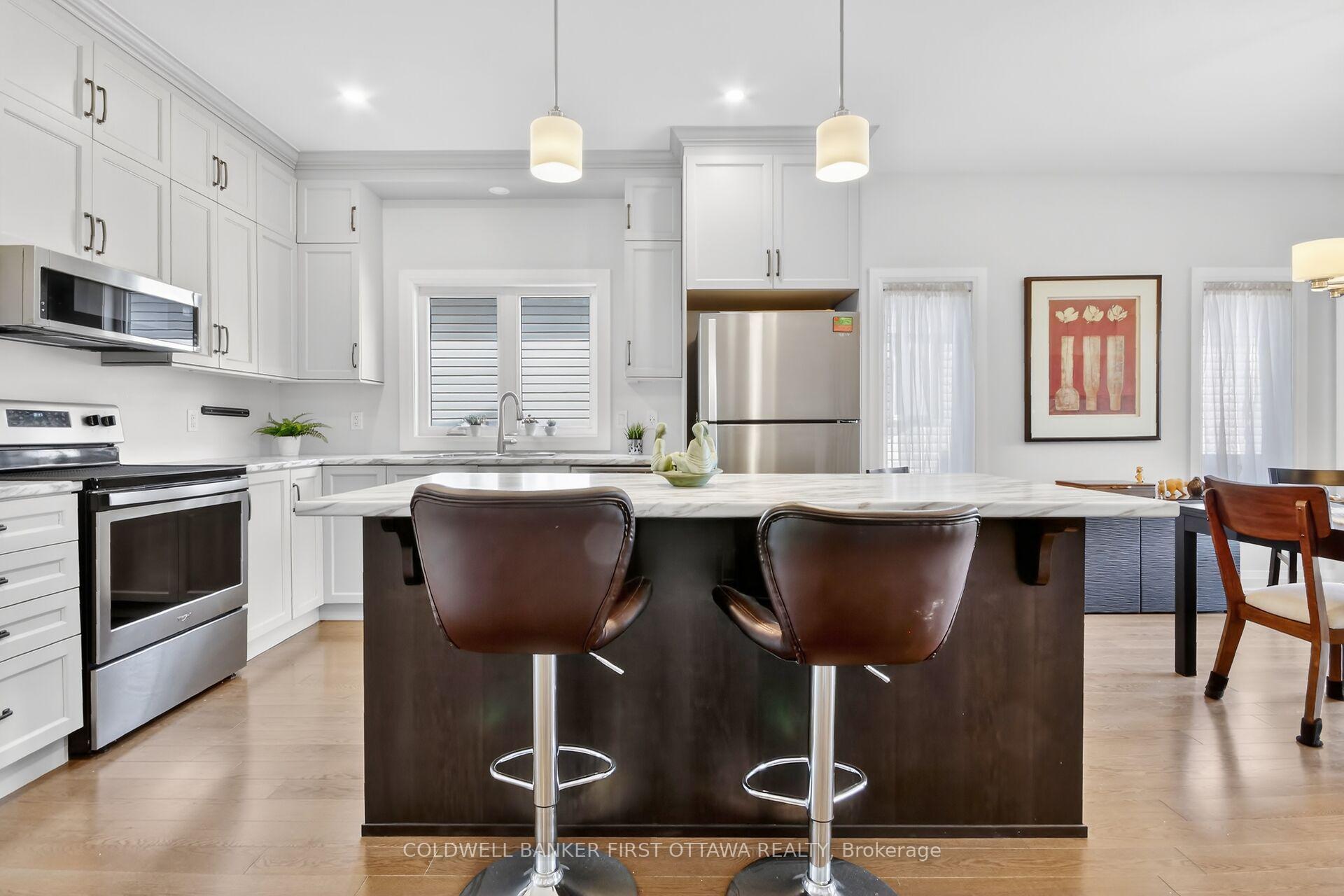 124 Lyon Street E, Russell — photo 4 of 5