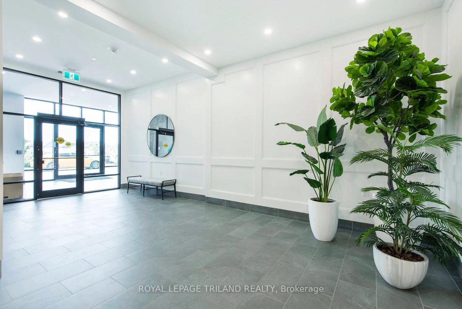 260 VILLAGE WALK Boulevard 1403, London North — photo 3 of 5