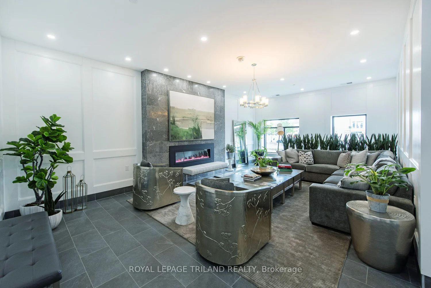 260 VILLAGE WALK Boulevard 1403, London North — photo 4 of 5