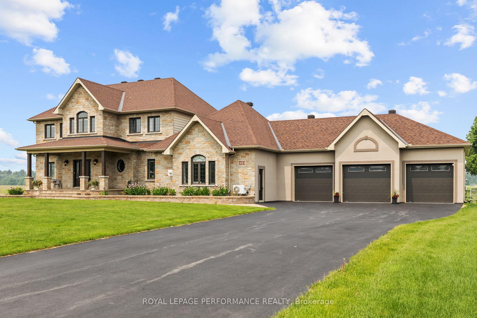 1453 Notre Dame Street, Russell — photo 2 of 5