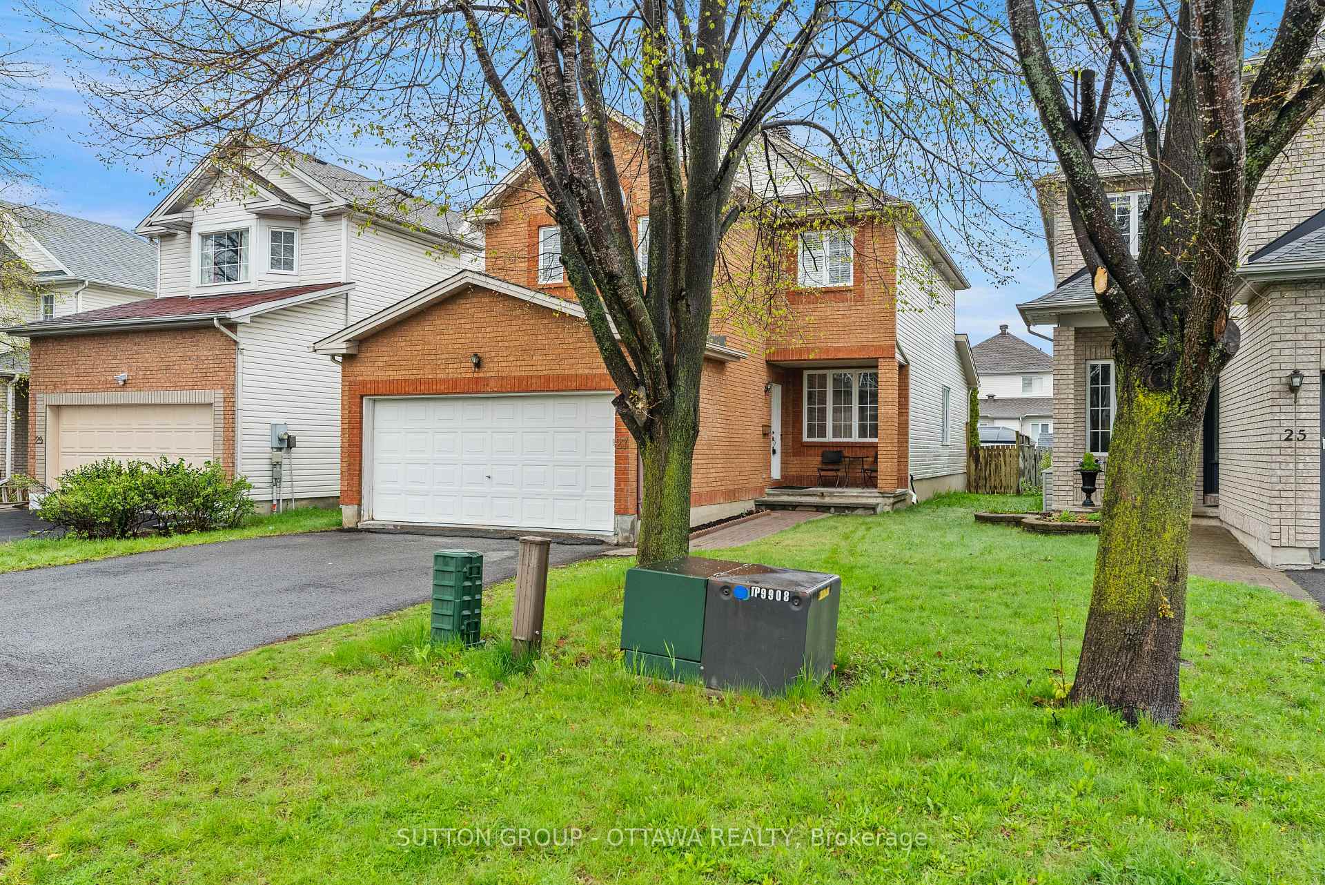 27 Nairn Street, Kanata — photo 2 of 5