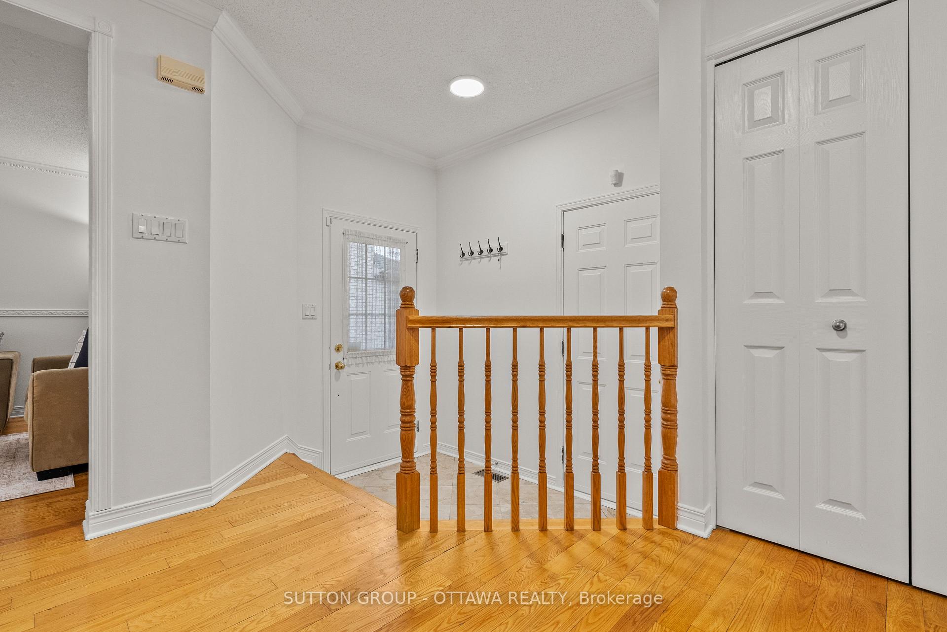 27 Nairn Street, Kanata — photo 5 of 5
