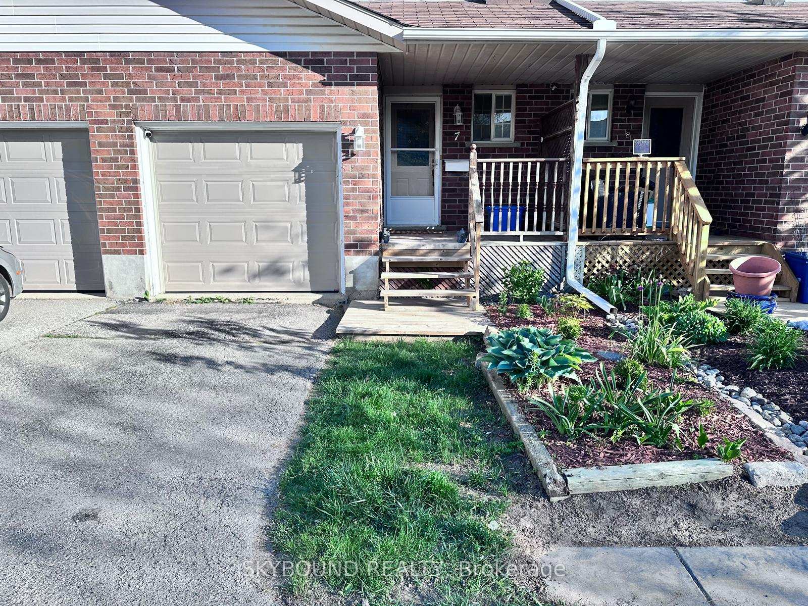 360 Cornridge Place 7, Waterloo — photo 2 of 5