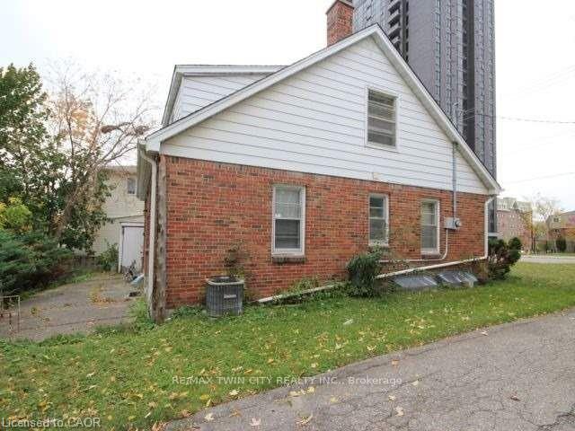 342 King St N Street N, Waterloo — photo 2 of 5