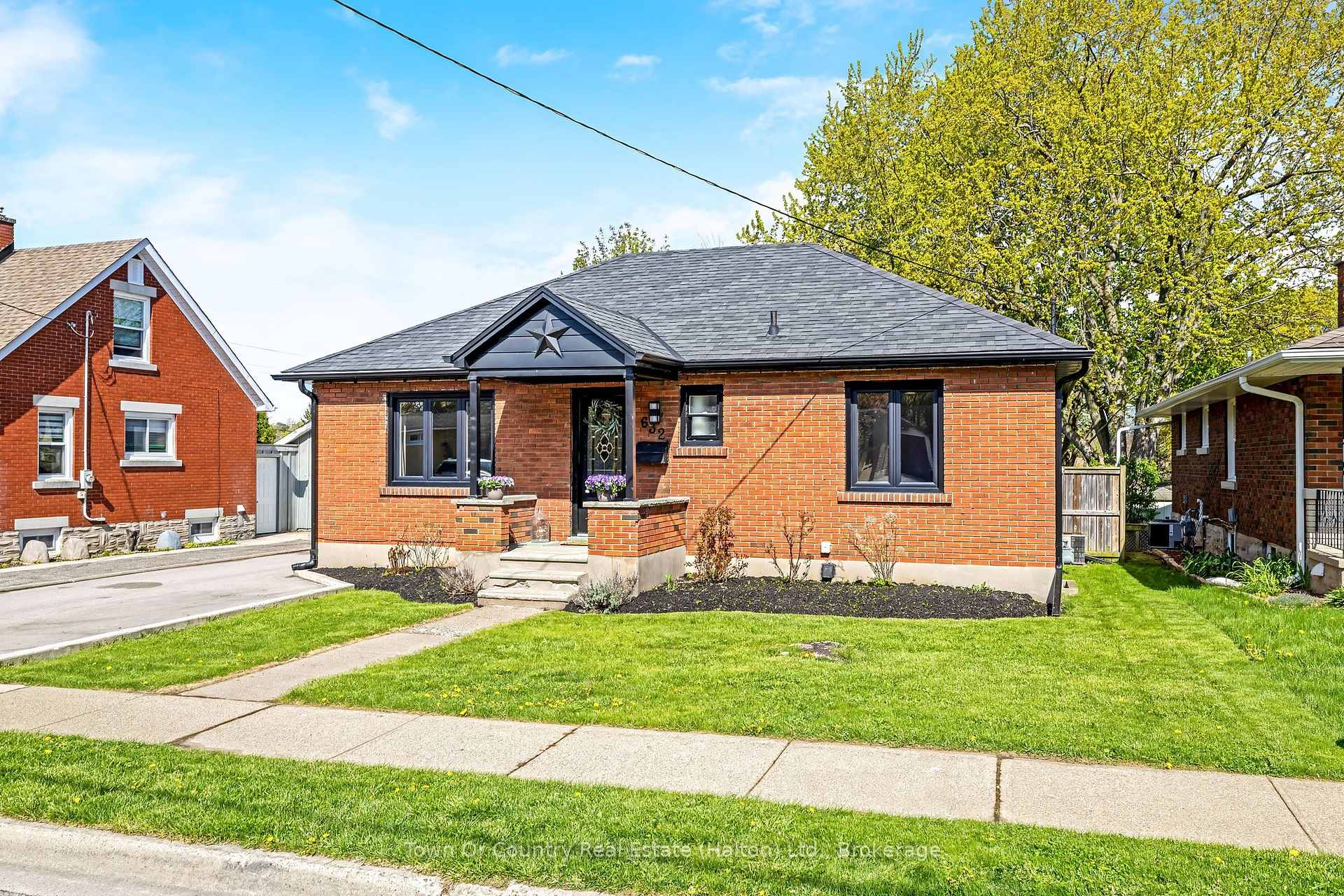 632 WATERLOO Street S, Cambridge — photo 3 of 5
