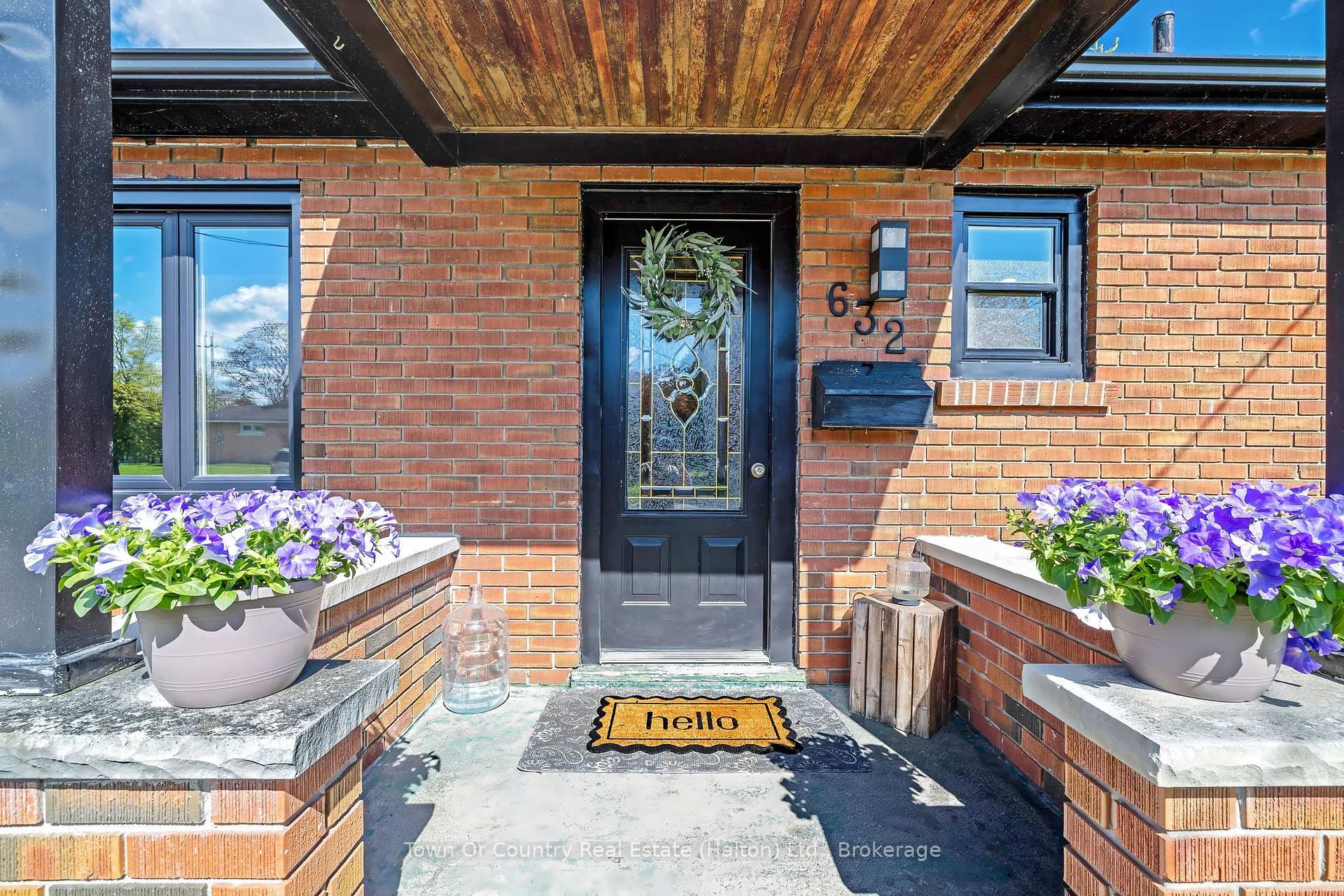 632 WATERLOO Street S, Cambridge — photo 4 of 5