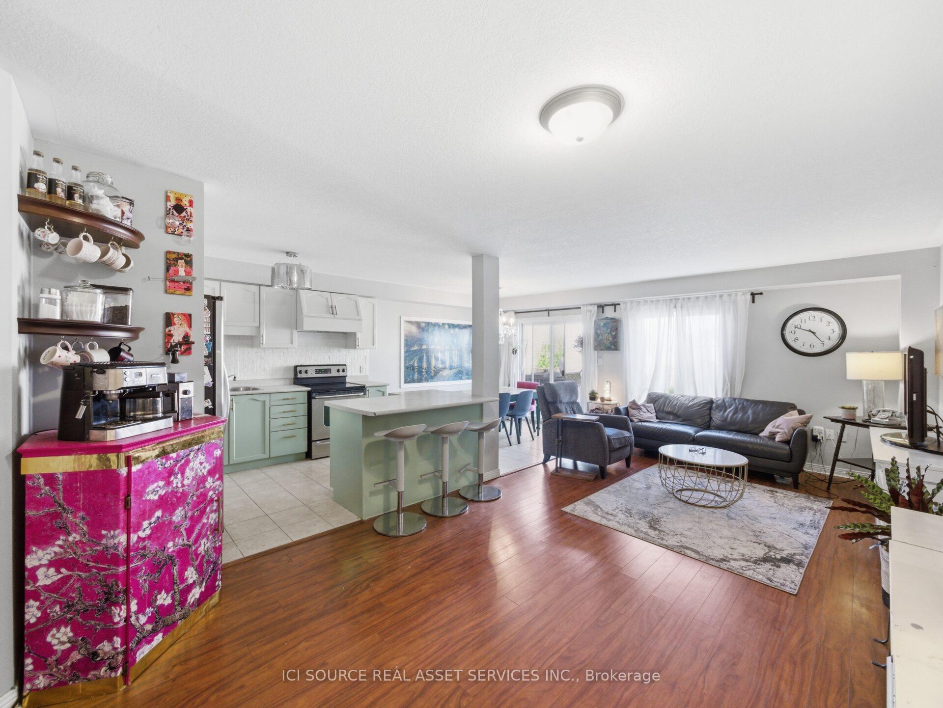 163 Livingston Avenue 22, Grimsby — photo 2 of 5