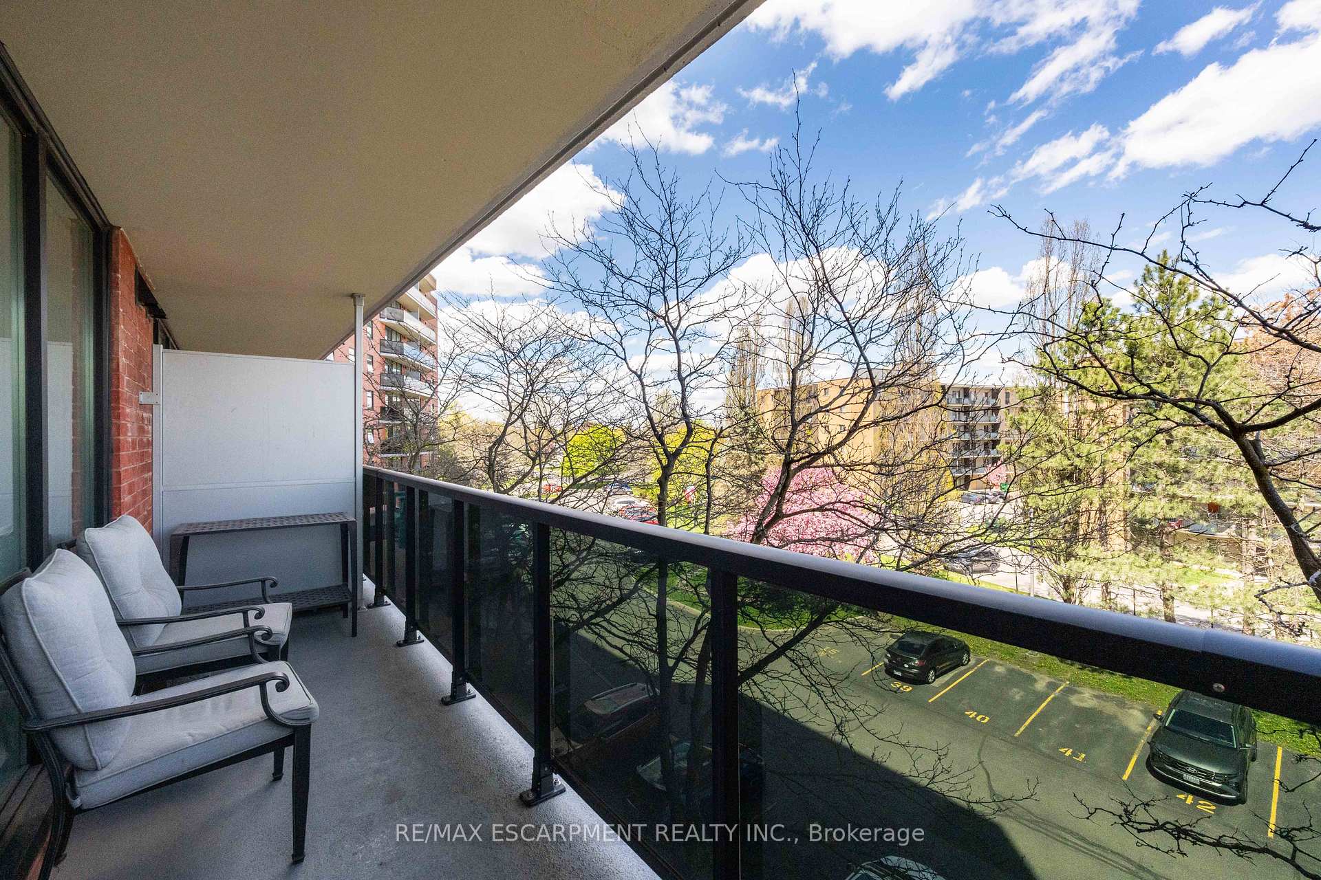 9 Bonheur Court 401, Brantford — photo 3 of 5