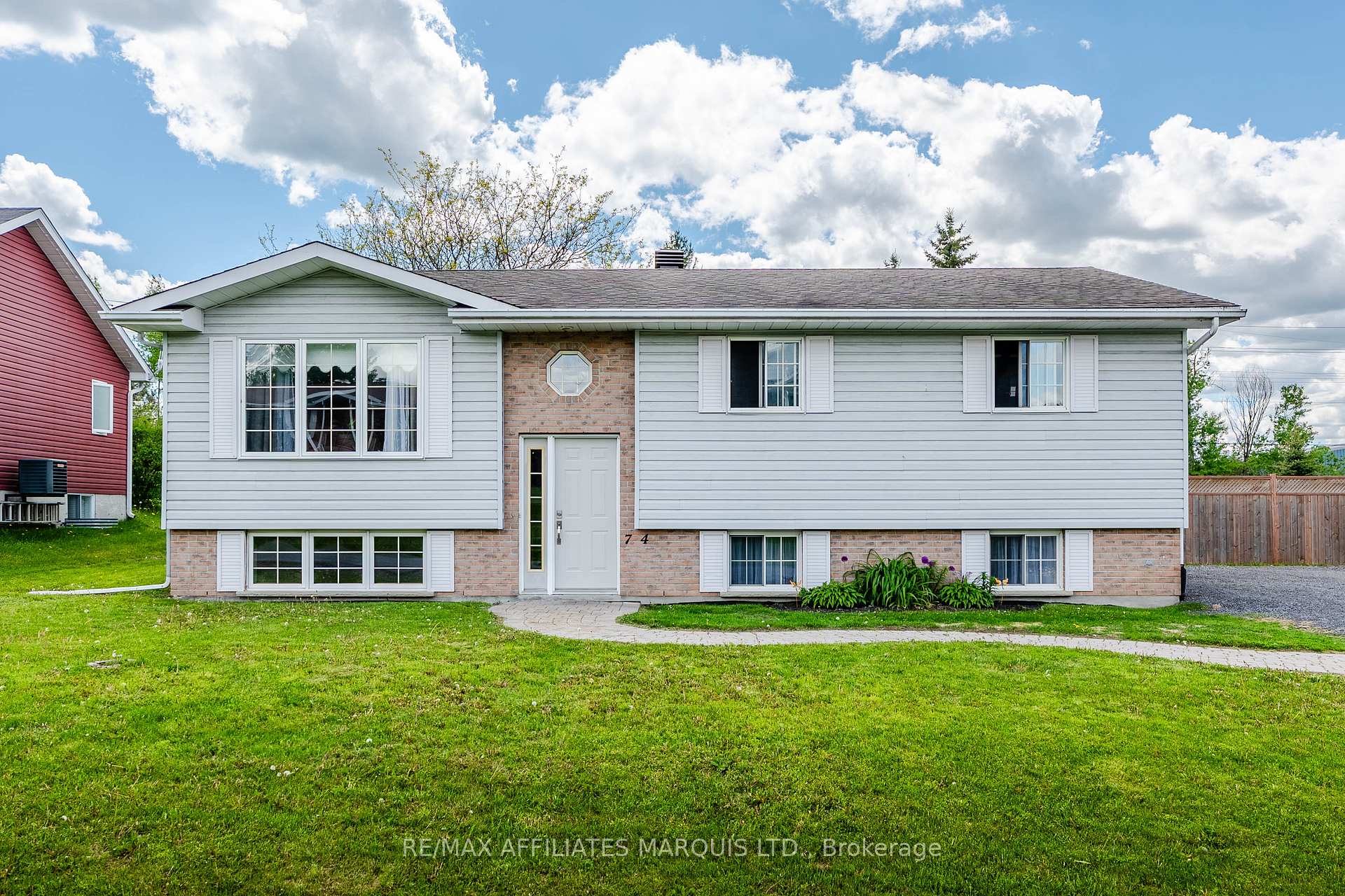74 Columbia Avenue, South Stormont, ON K0C 1P0 — South Stormont, Ontario