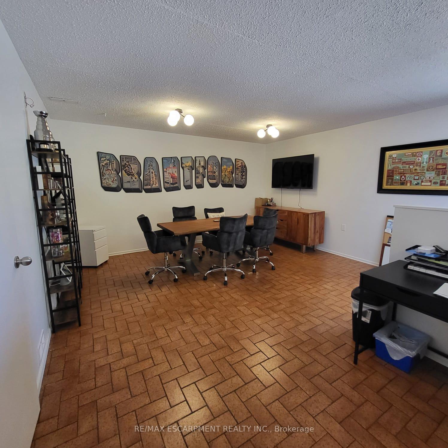 325 Fairview Drive, Brantford — photo 2 of 5