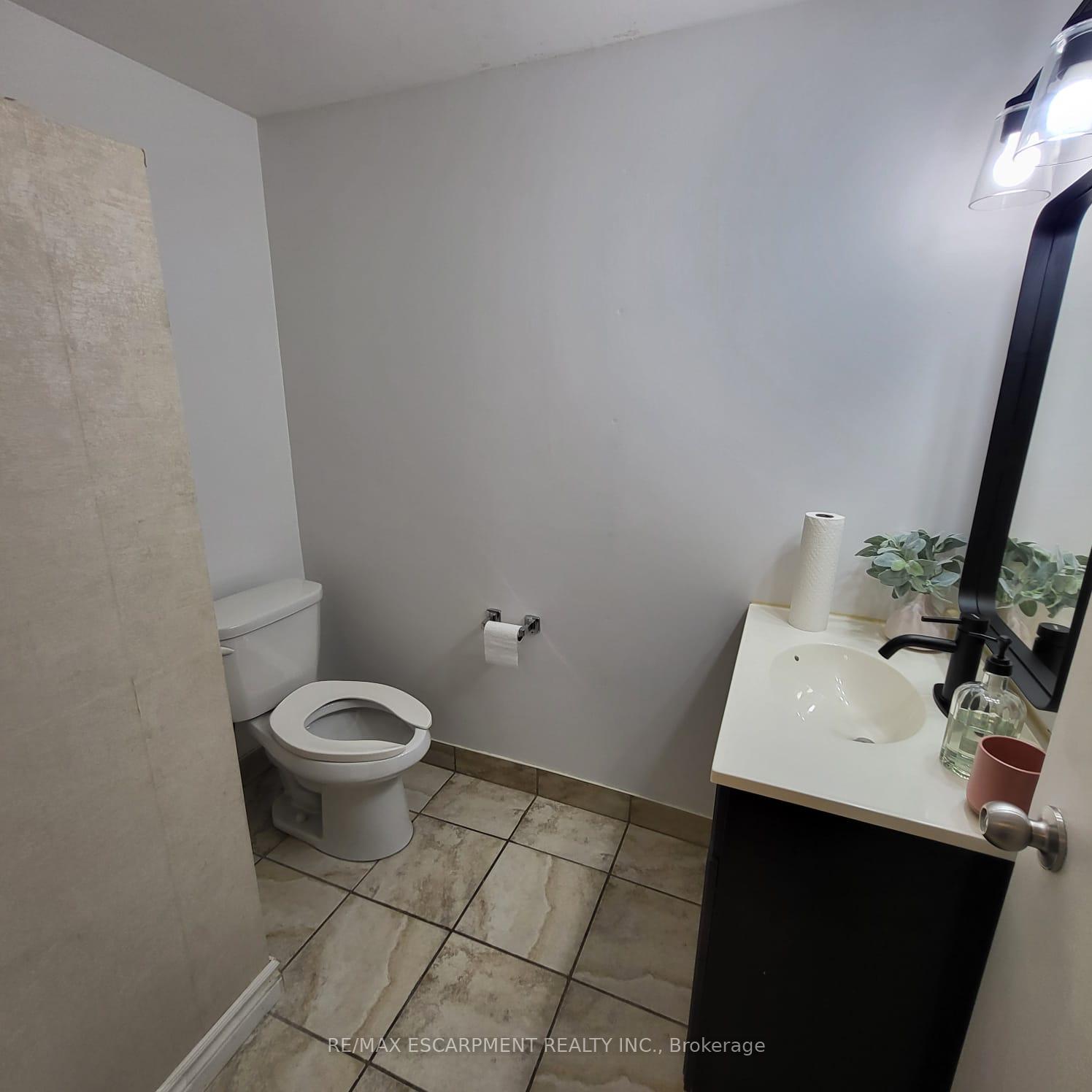 325 Fairview Drive, Brantford — photo 3 of 5
