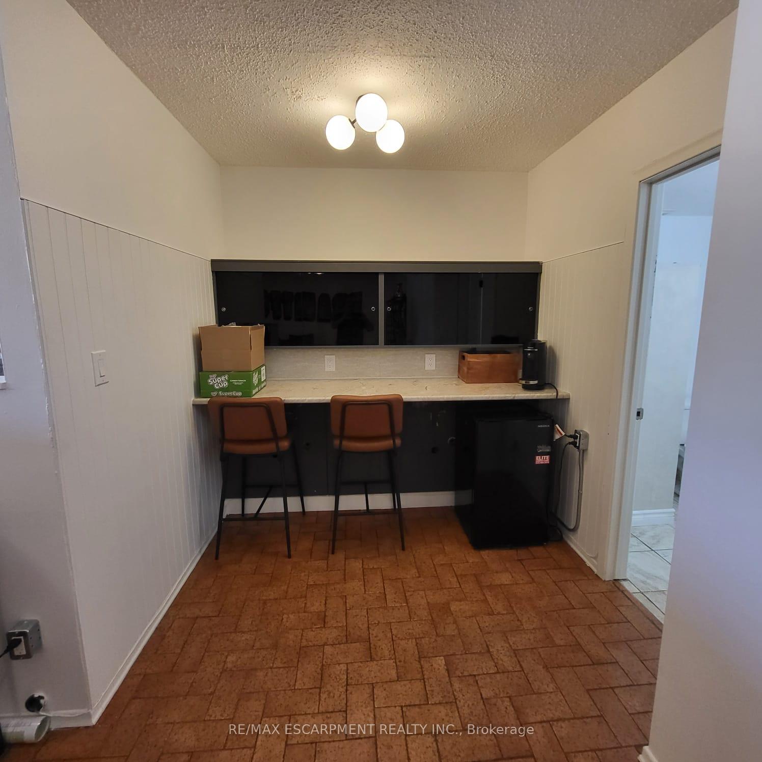 325 Fairview Drive, Brantford — photo 4 of 5