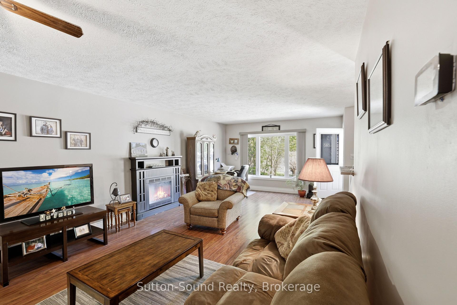 1565 7th Avenue E, Owen Sound — photo 4 of 5