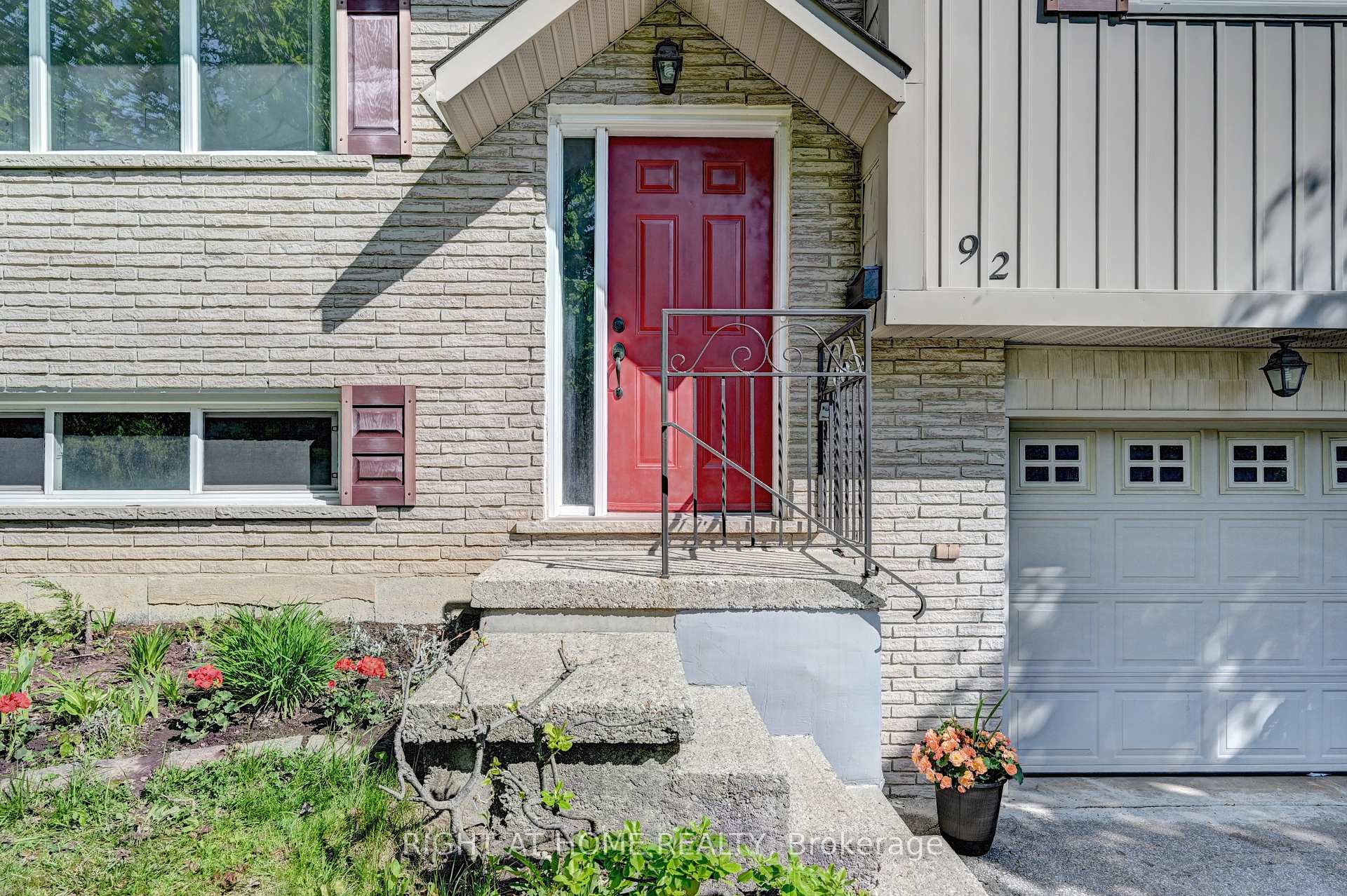 92 Pinemeadow Crescent, Waterloo — photo 4 of 5