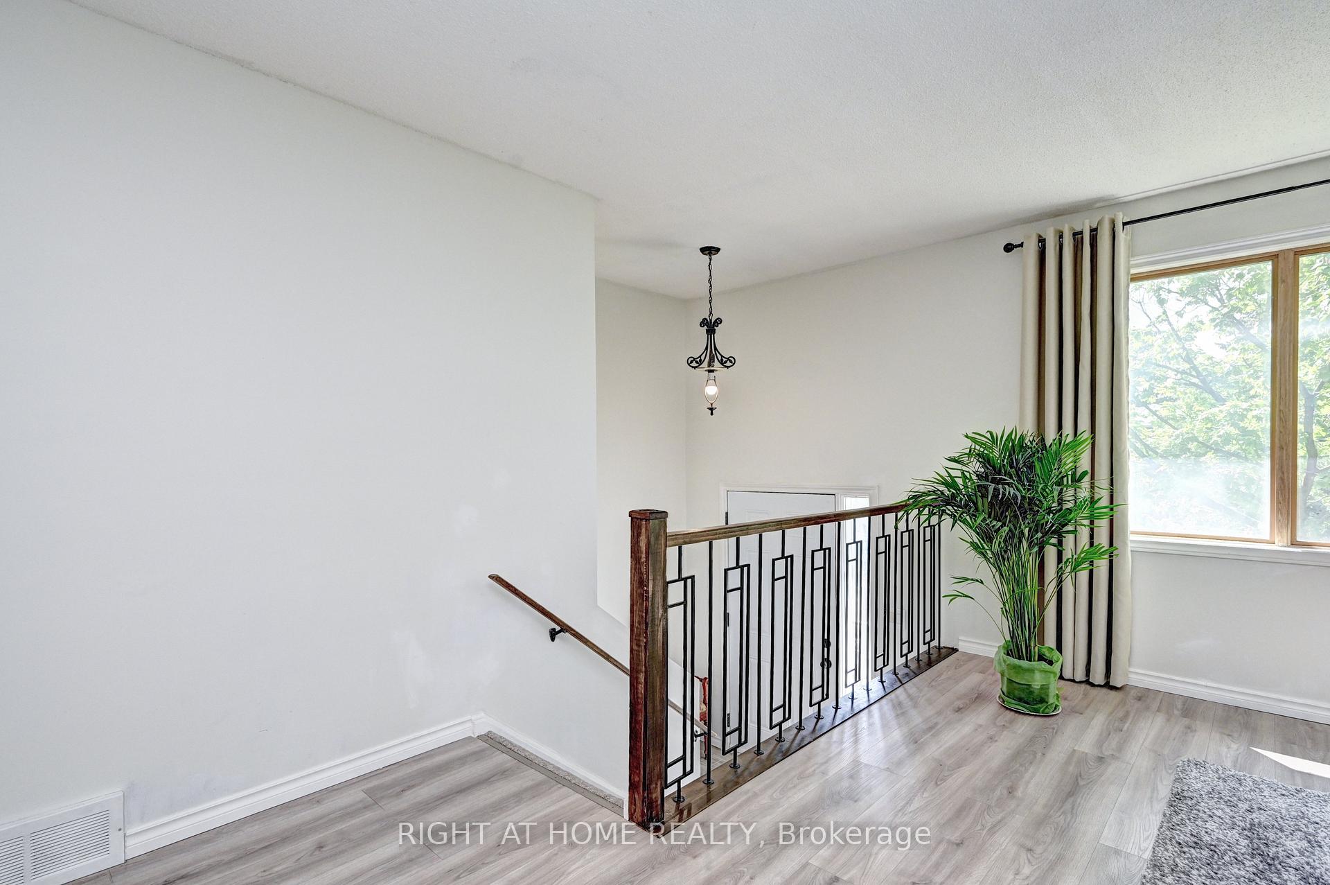 92 Pinemeadow Crescent, Waterloo — photo 5 of 5