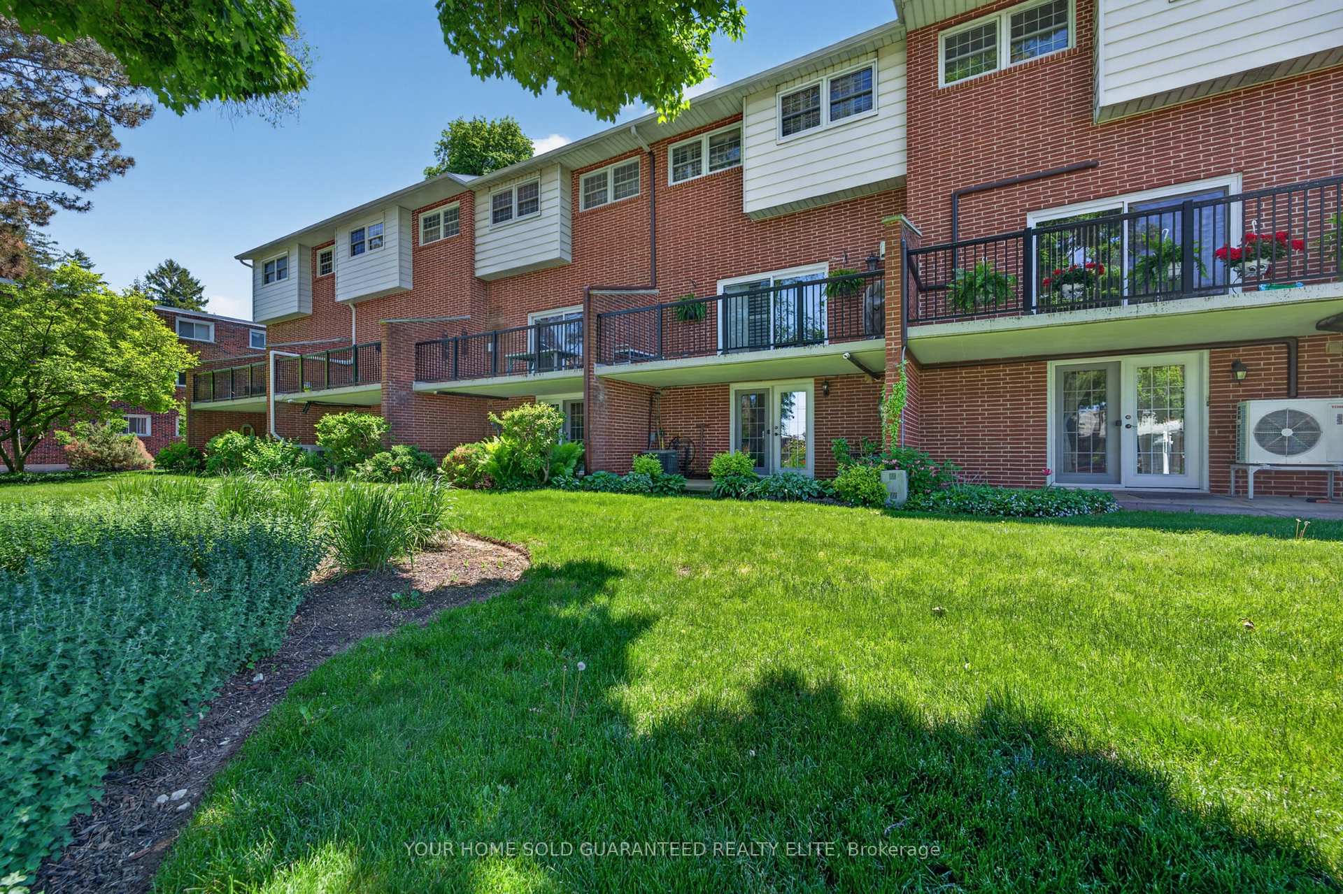 91 Livingston Avenue 4, Grimsby, ON L3M 1L4 — Grimsby, Ontario