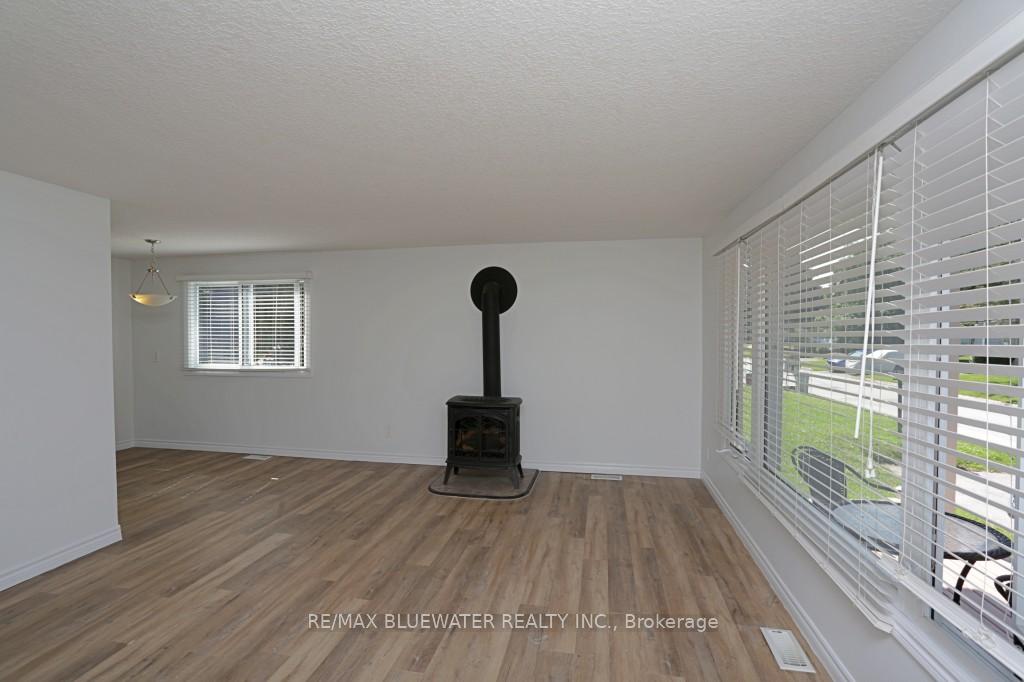23 Pebble Beach Parkway E, South Huron — photo 3 of 5