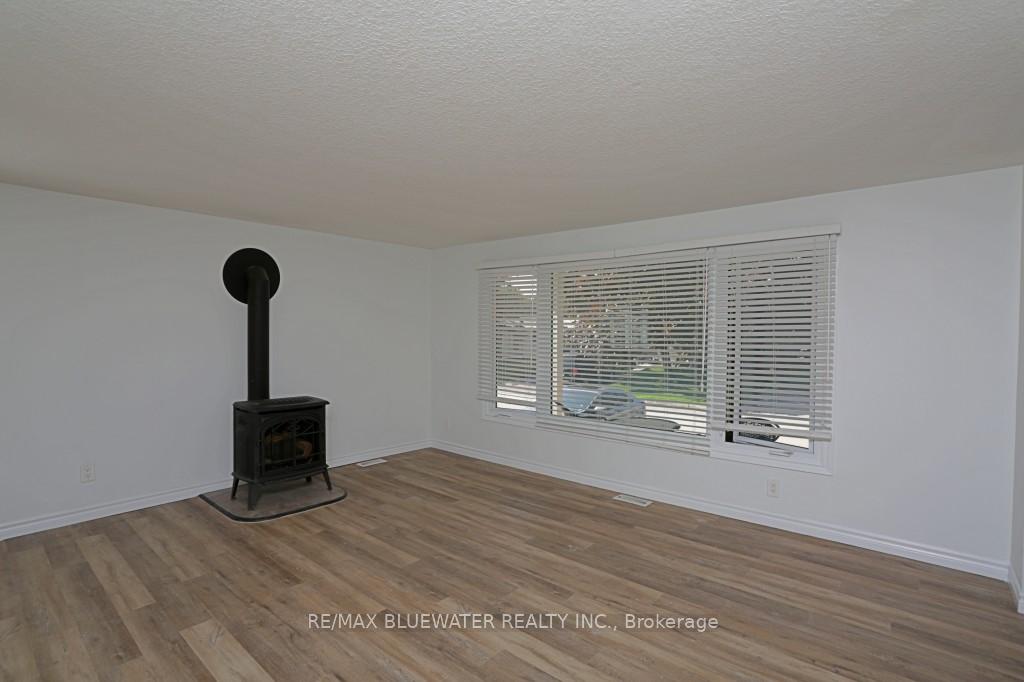 23 Pebble Beach Parkway E, South Huron — photo 4 of 5