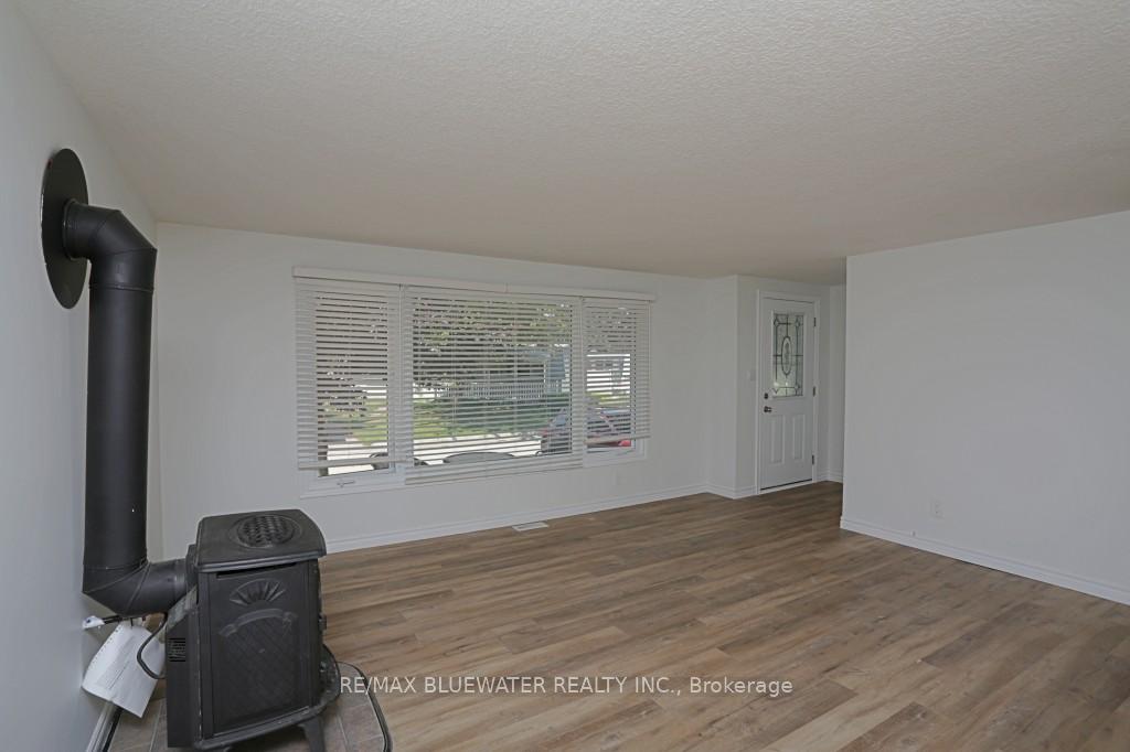 23 Pebble Beach Parkway E, South Huron — photo 5 of 5