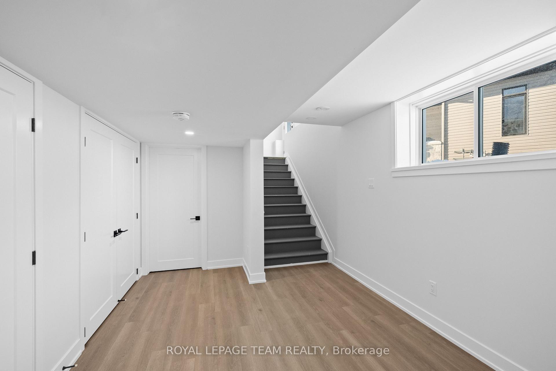 1098 Moore Street 1, Brockville — photo 4 of 5