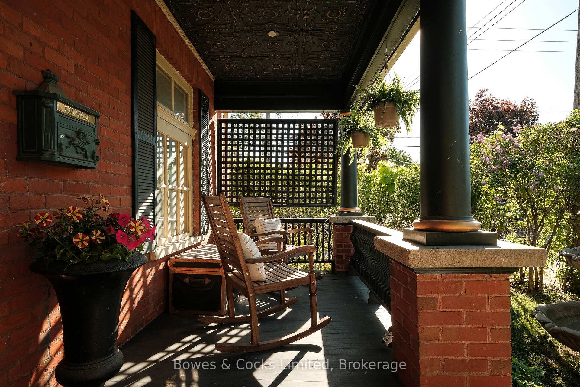 599 Gilmour Street, Peterborough — photo 3 of 5