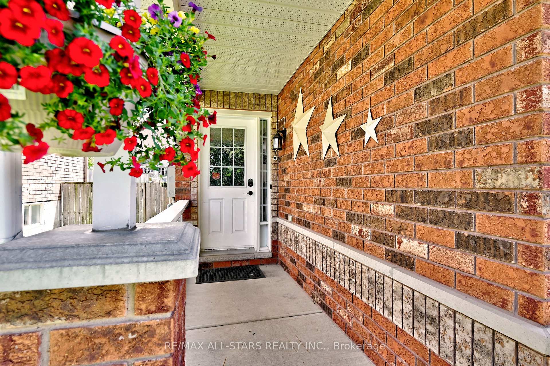 647 Trailview Drive, Peterborough — photo 3 of 5