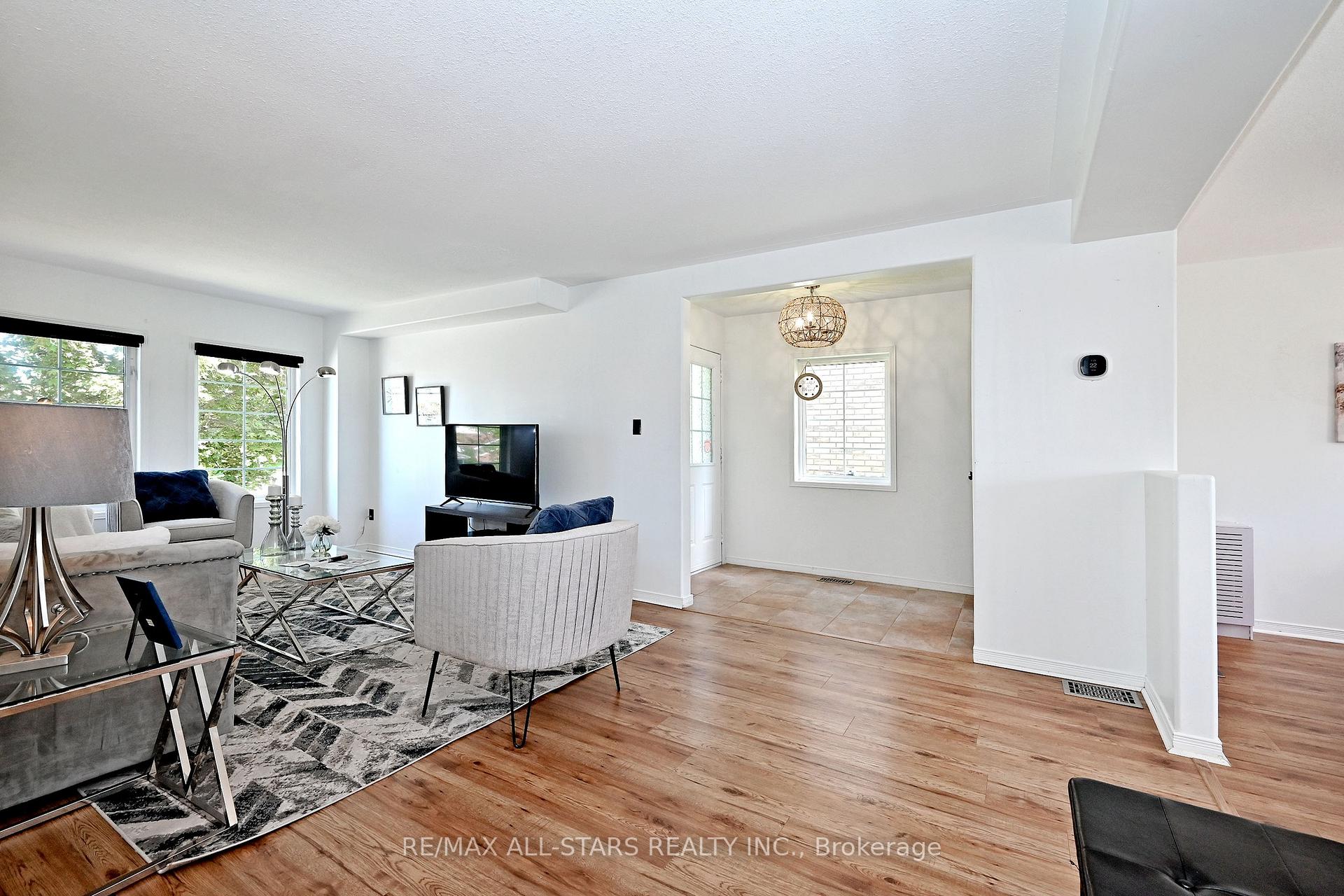 647 Trailview Drive, Peterborough — photo 5 of 5