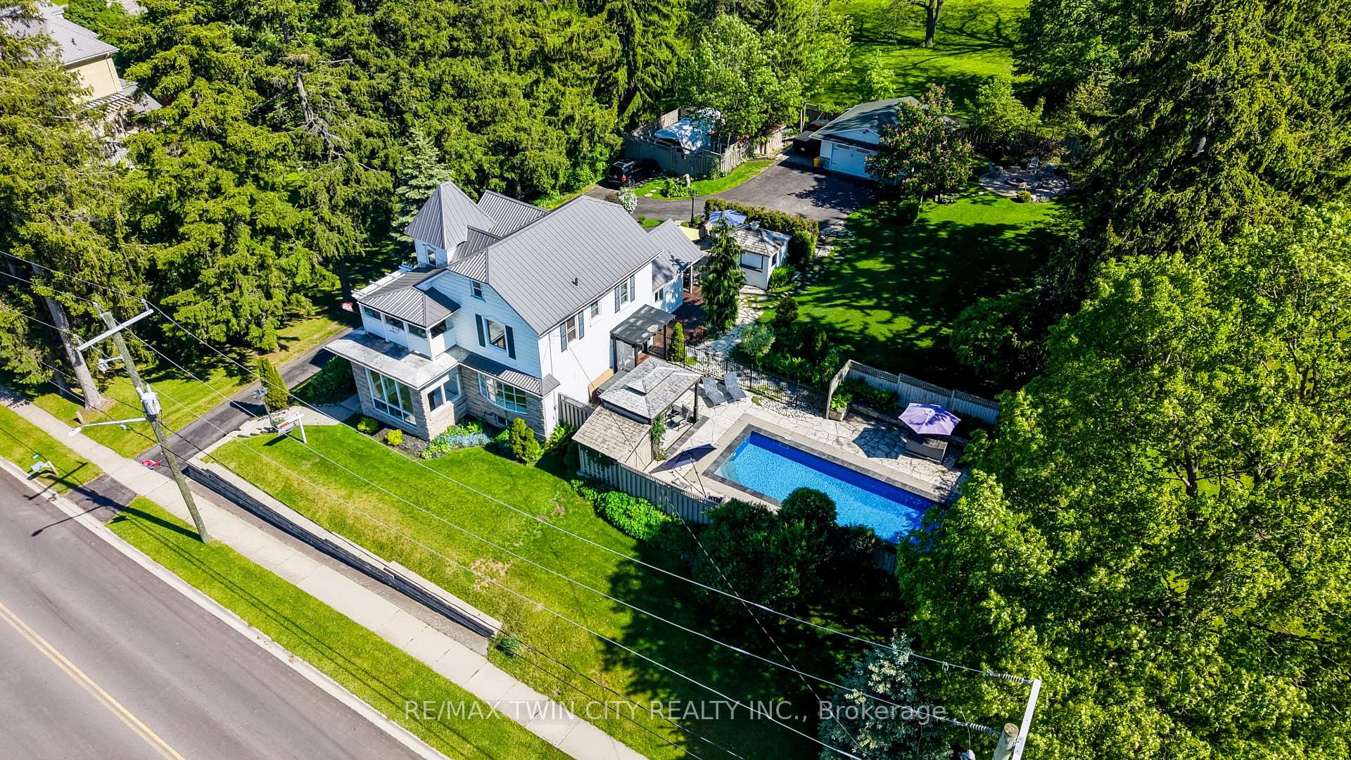 1521 Bridge Street, Wilmot — photo 4 of 5